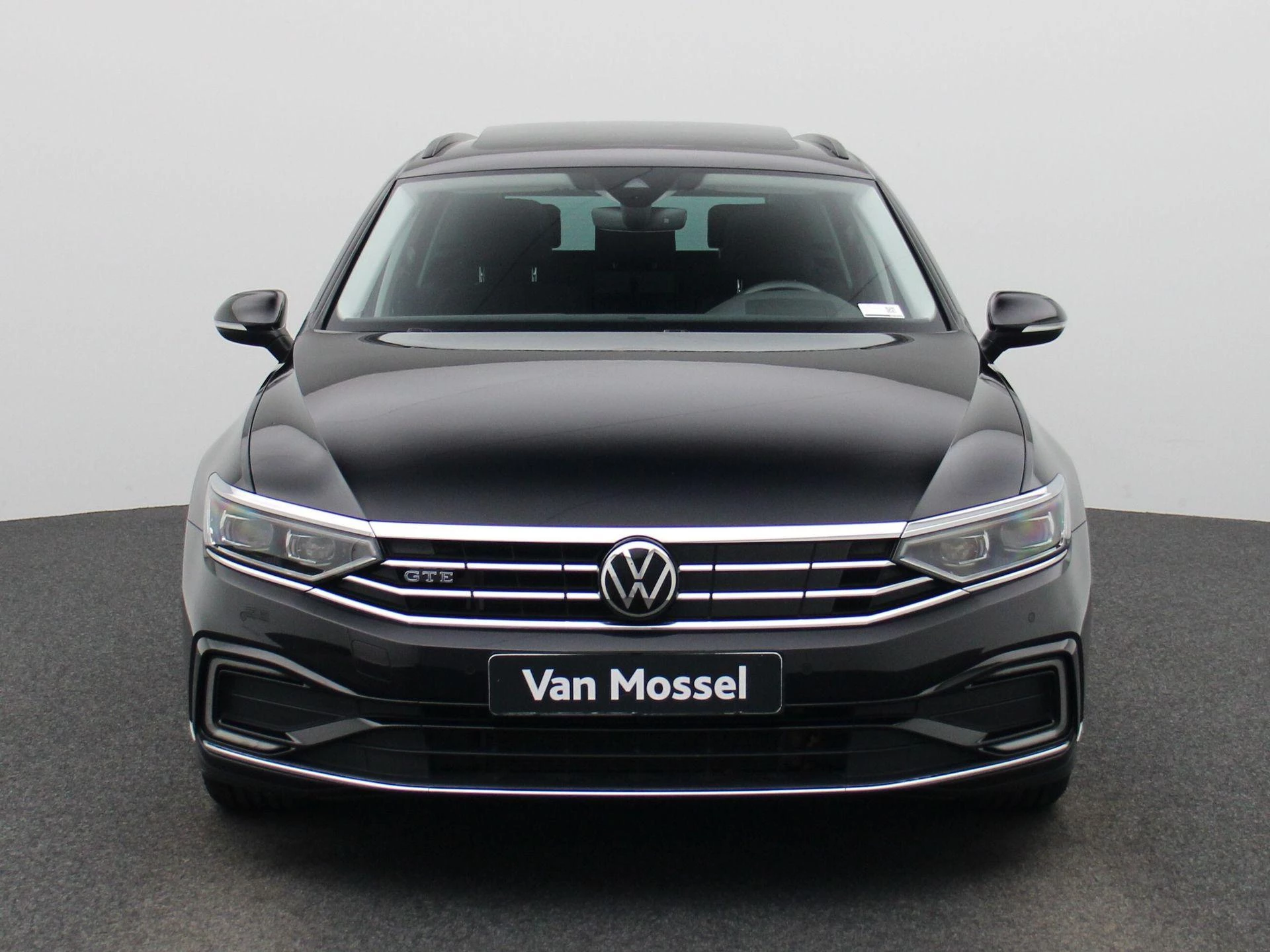 Volkswagen-Passat-image-2