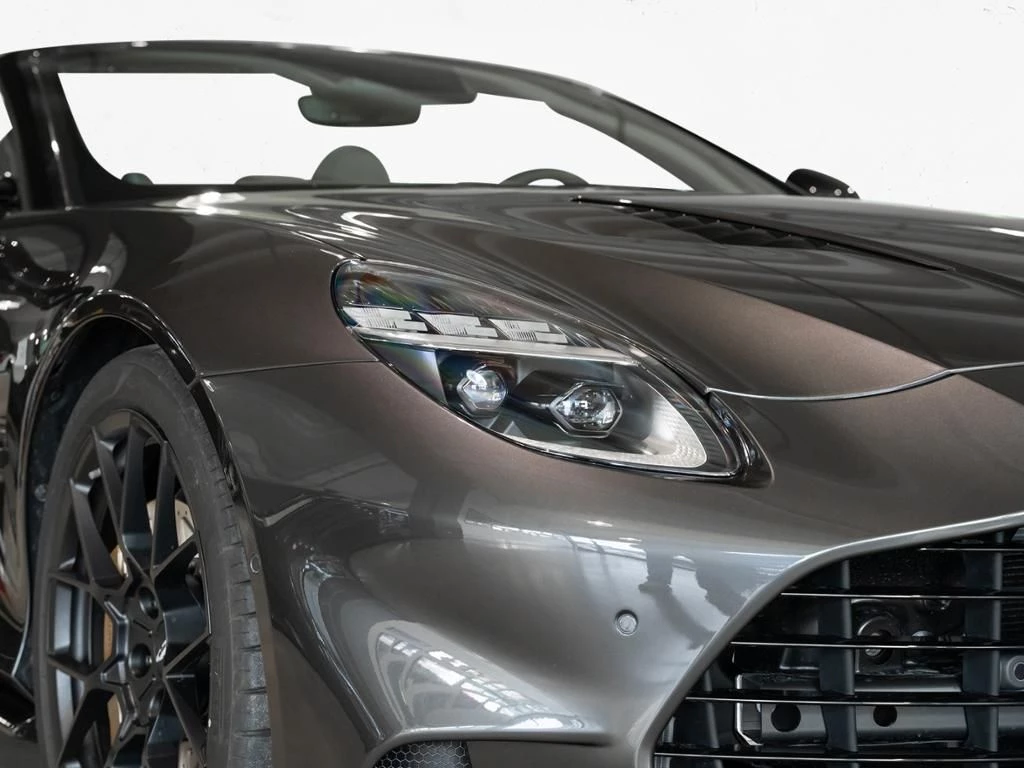 Aston Martin-Vanquish-image-13
