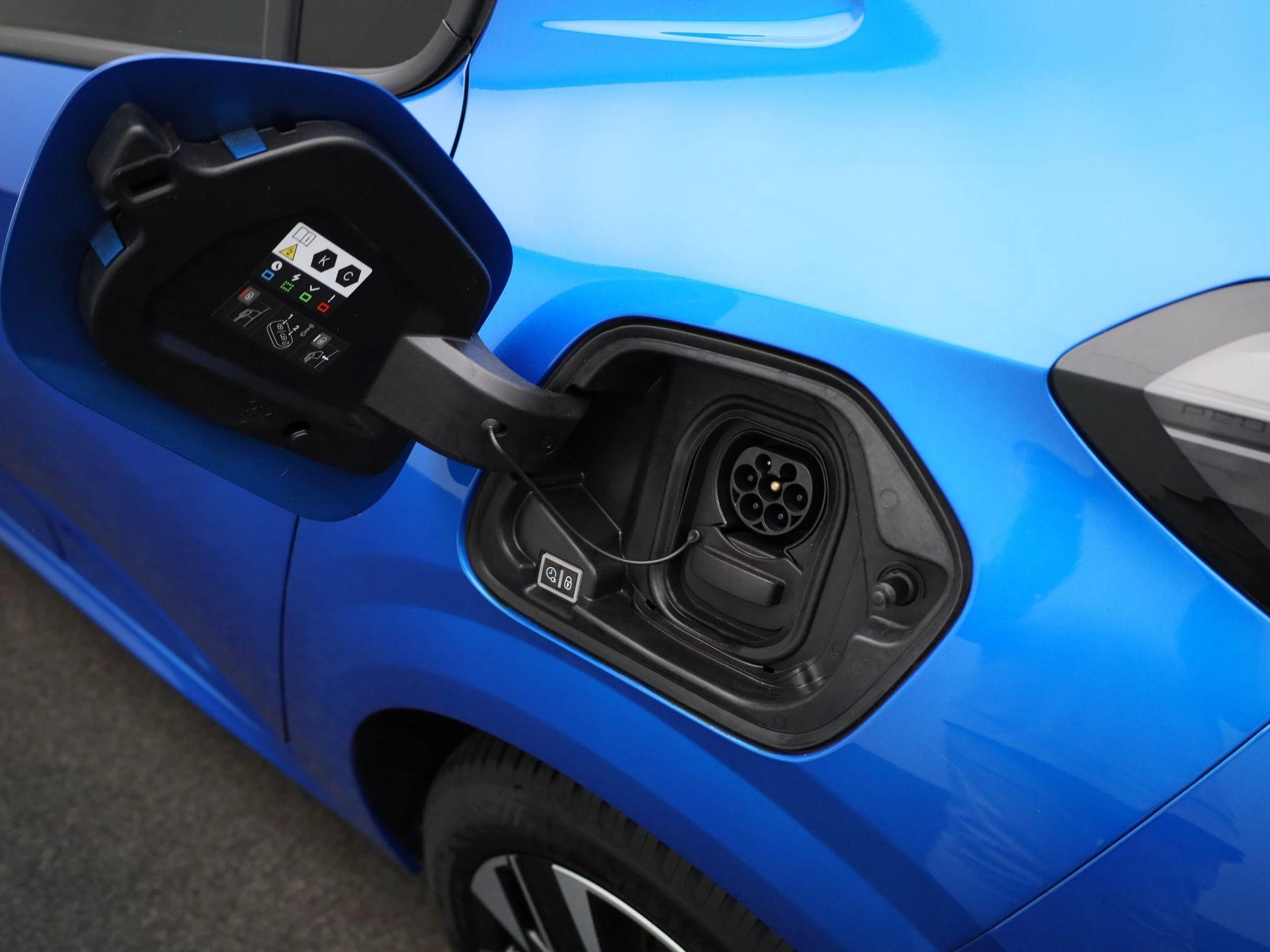 Peugeot-e-208-image-14