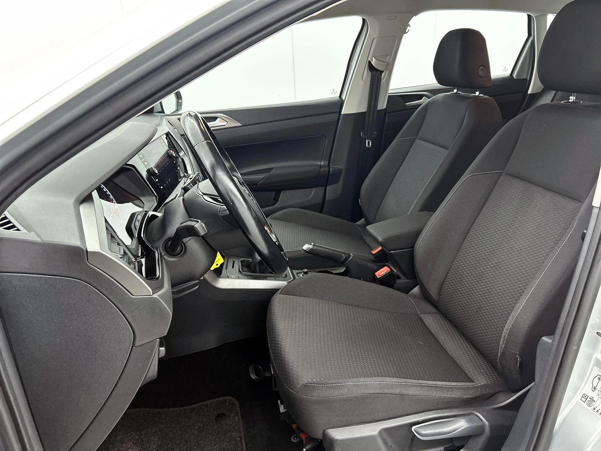 Volkswagen-Polo-image-31