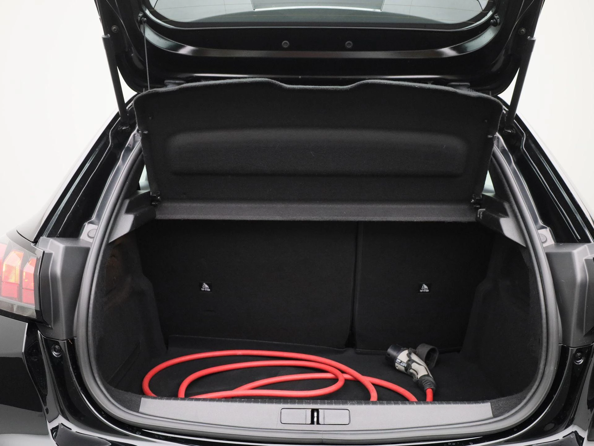 Peugeot-e-208-image-13