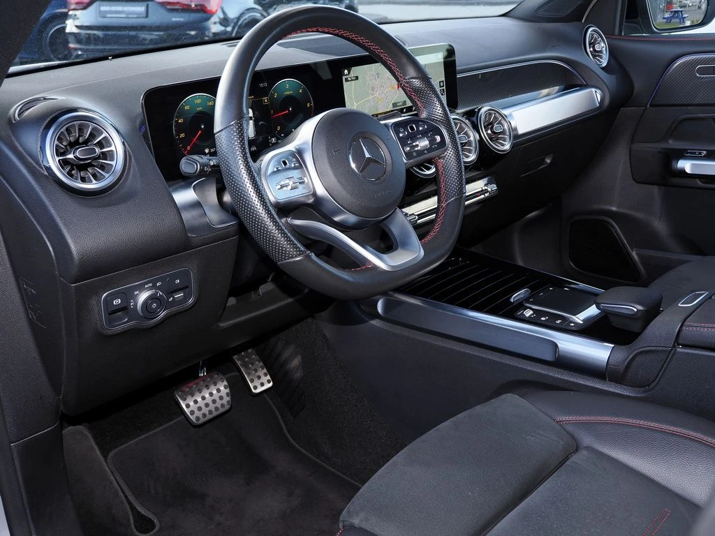 Mercedes-Benz-GLB 220 d-image-8