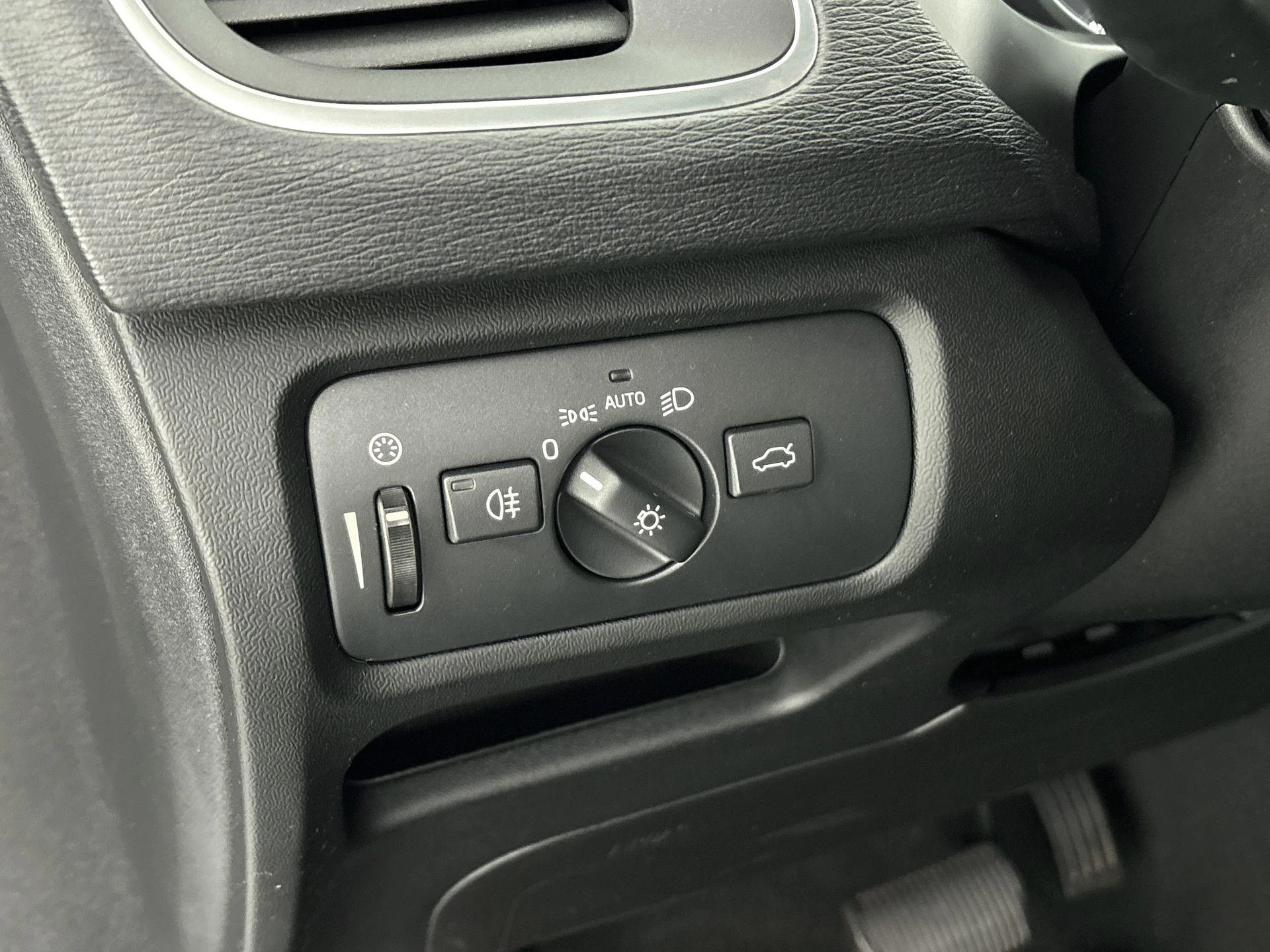 Volvo-V40-image-20