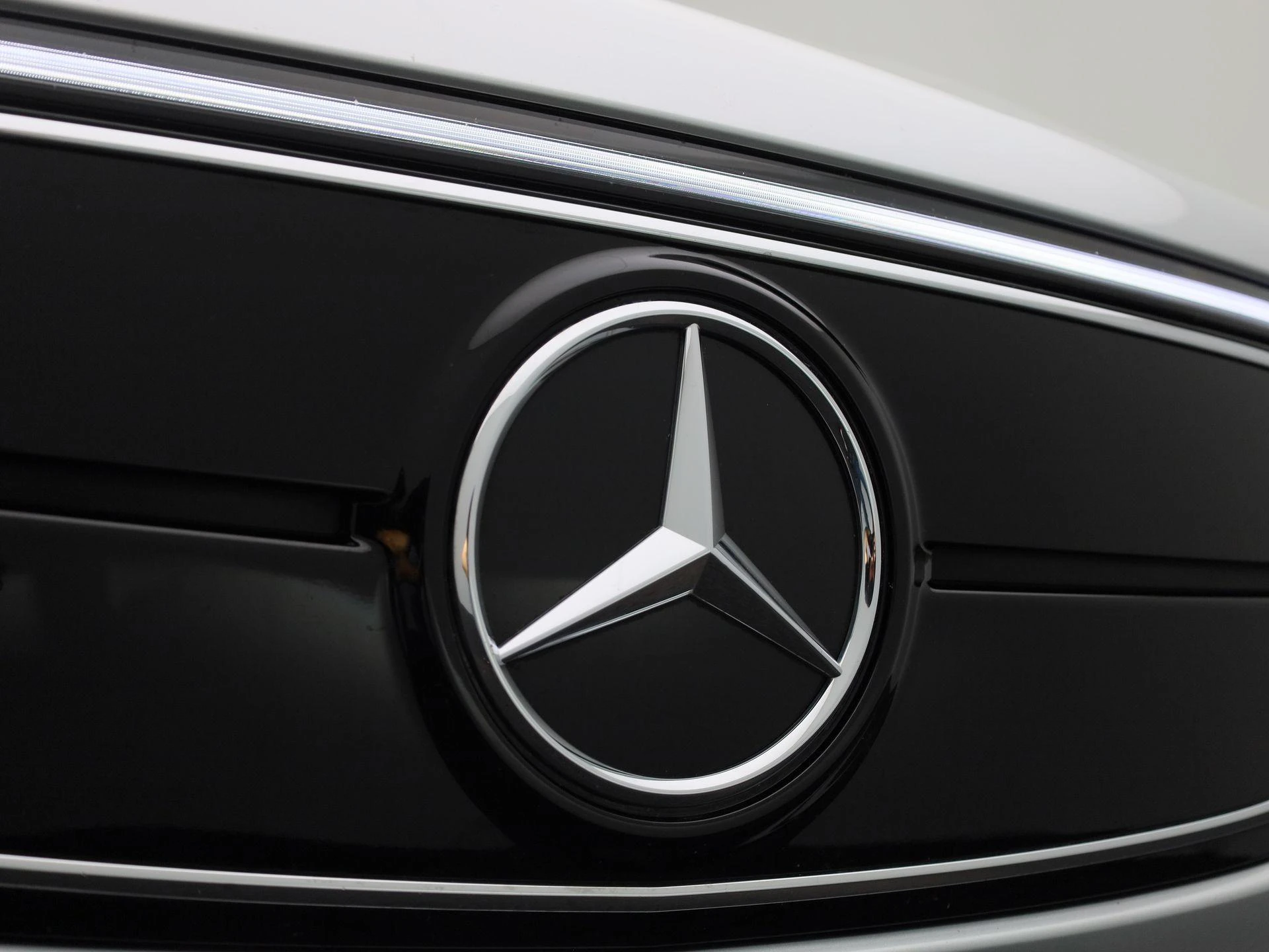 Mercedes-Benz-EQA-image-38