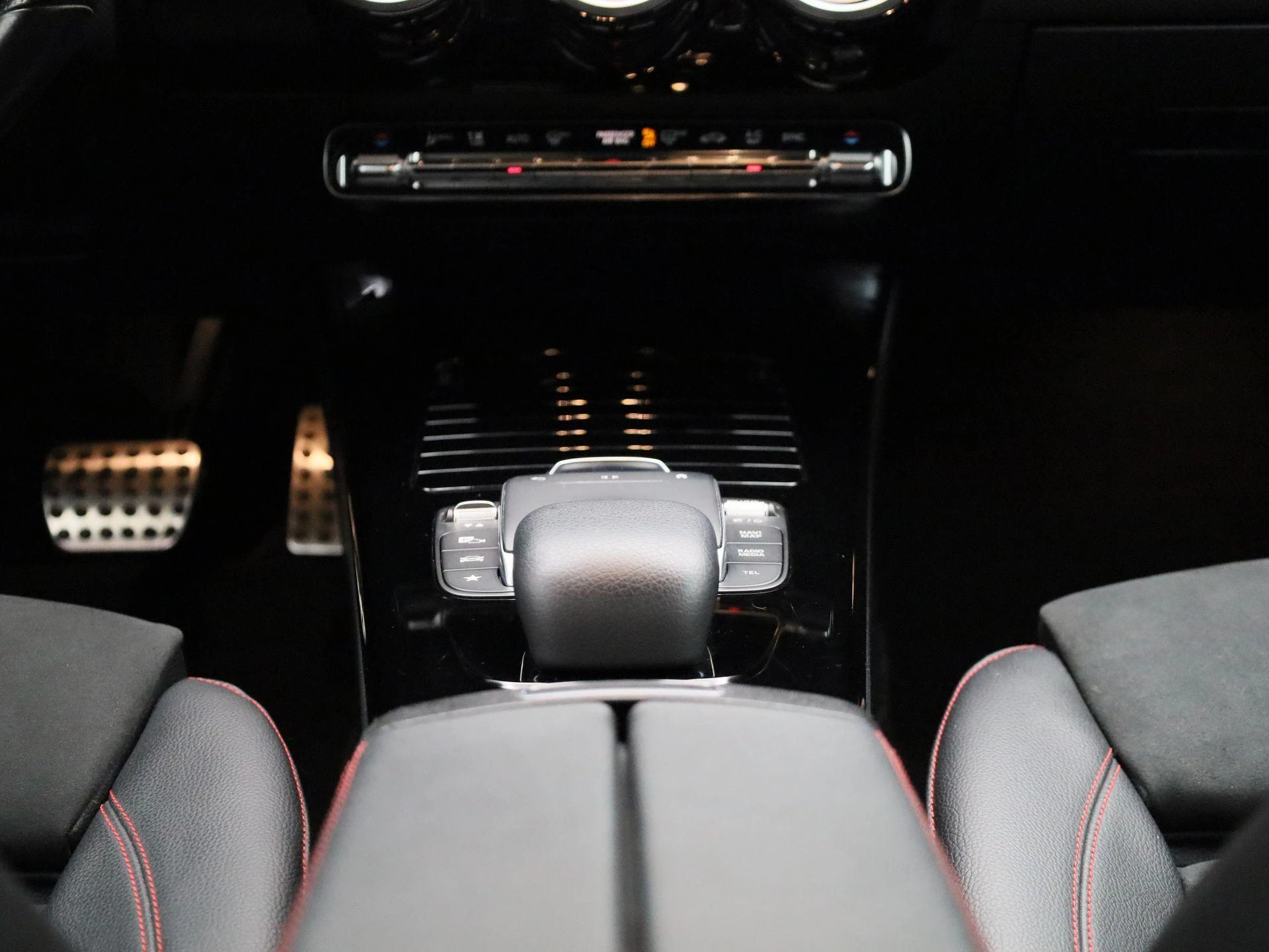 Mercedes-Benz-CLA-image-9