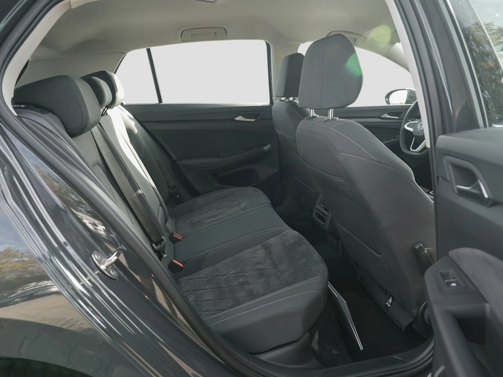 Volkswagen-Golf-image-9