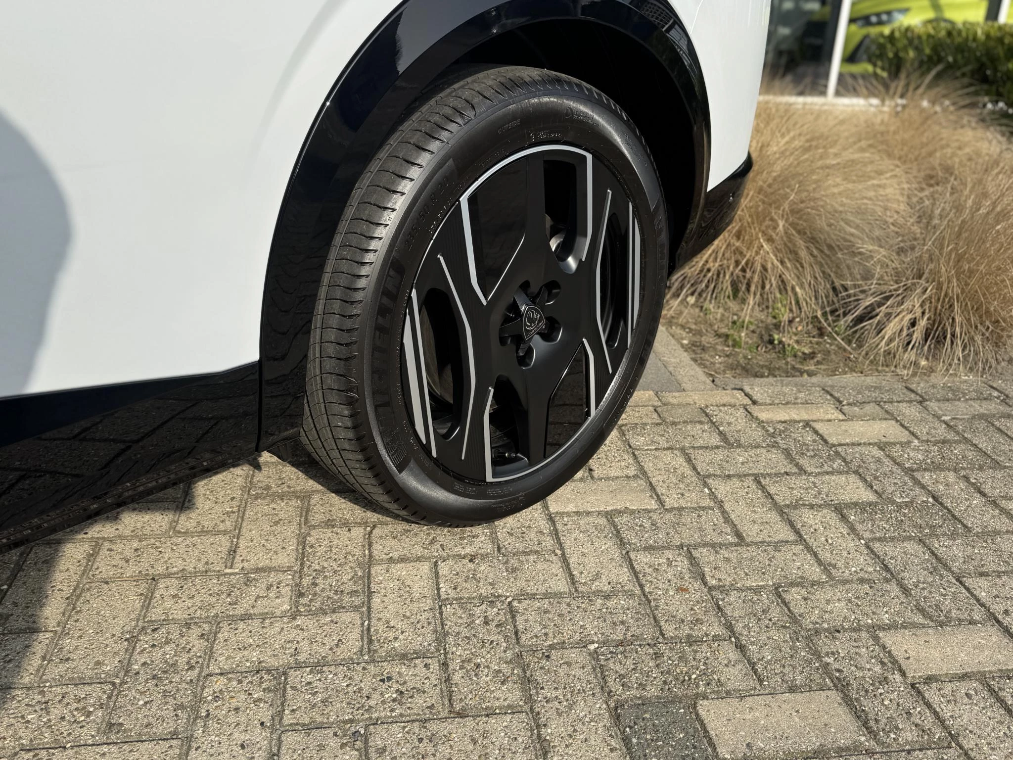 Peugeot-e-5008-image-11