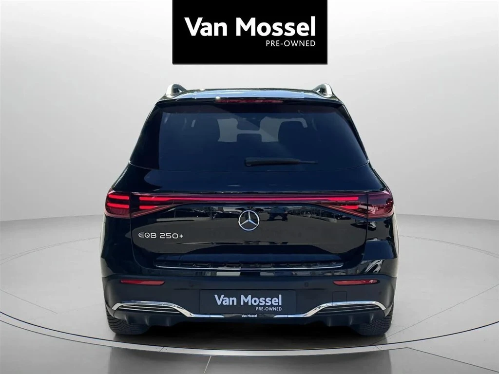 Mercedes-Benz-EQB-image-5