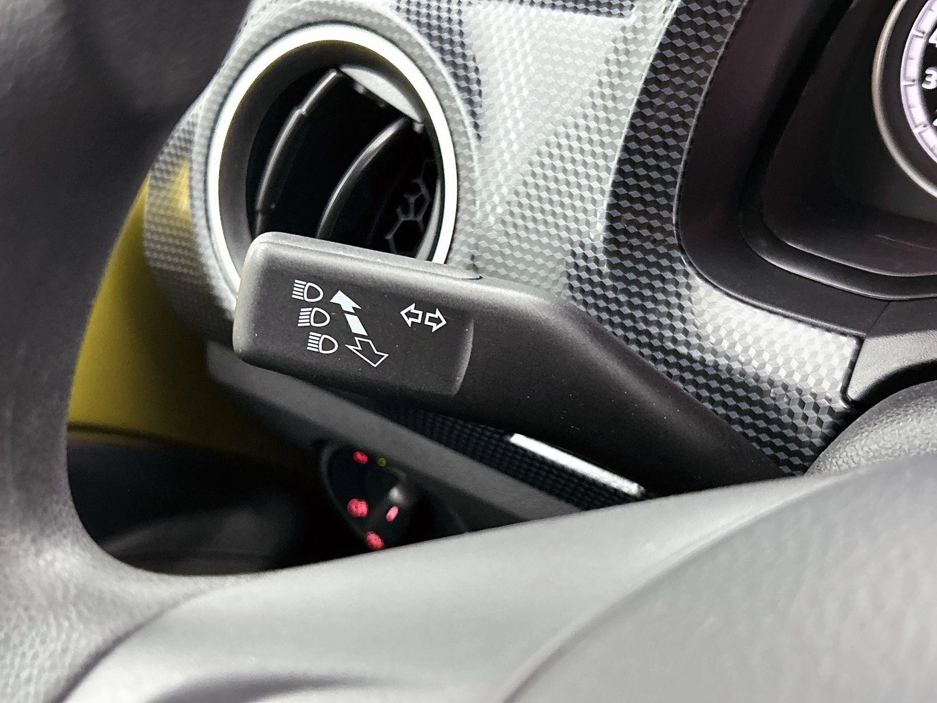 Volkswagen-up!-image-7