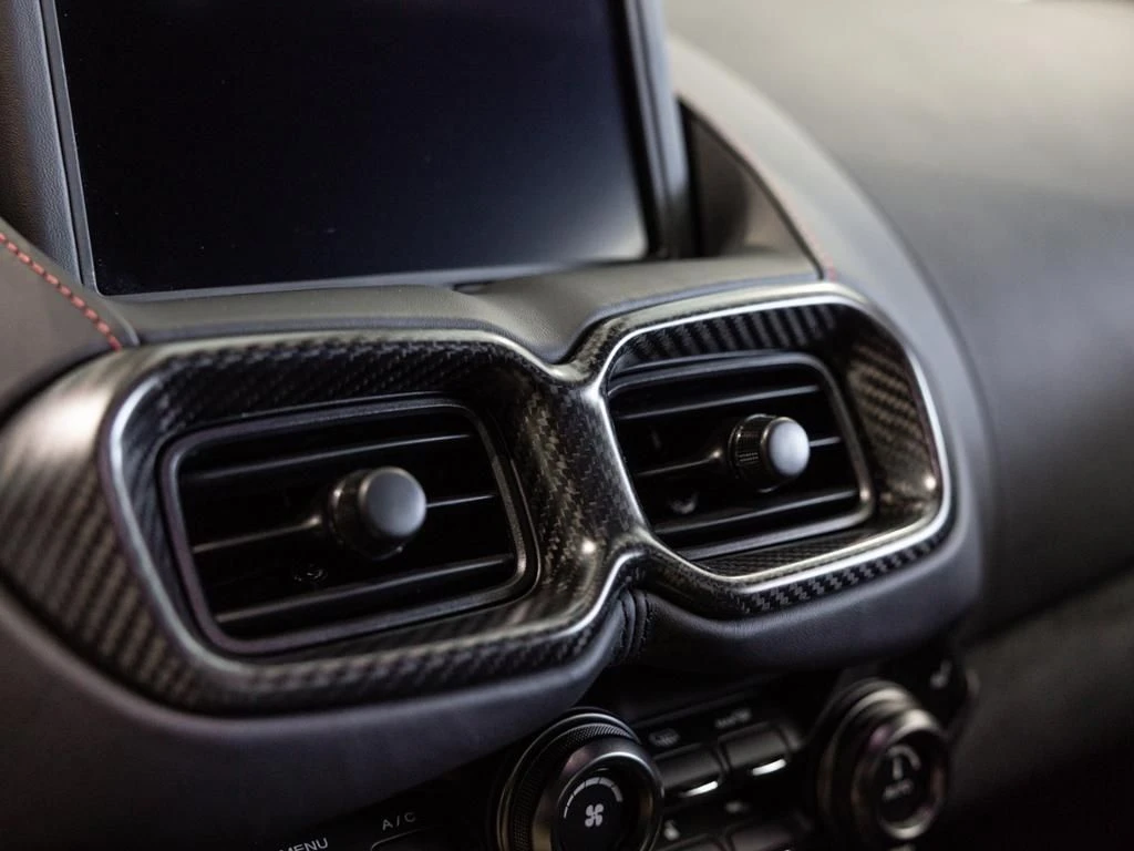 Aston Martin-V8 Vantage-image-27