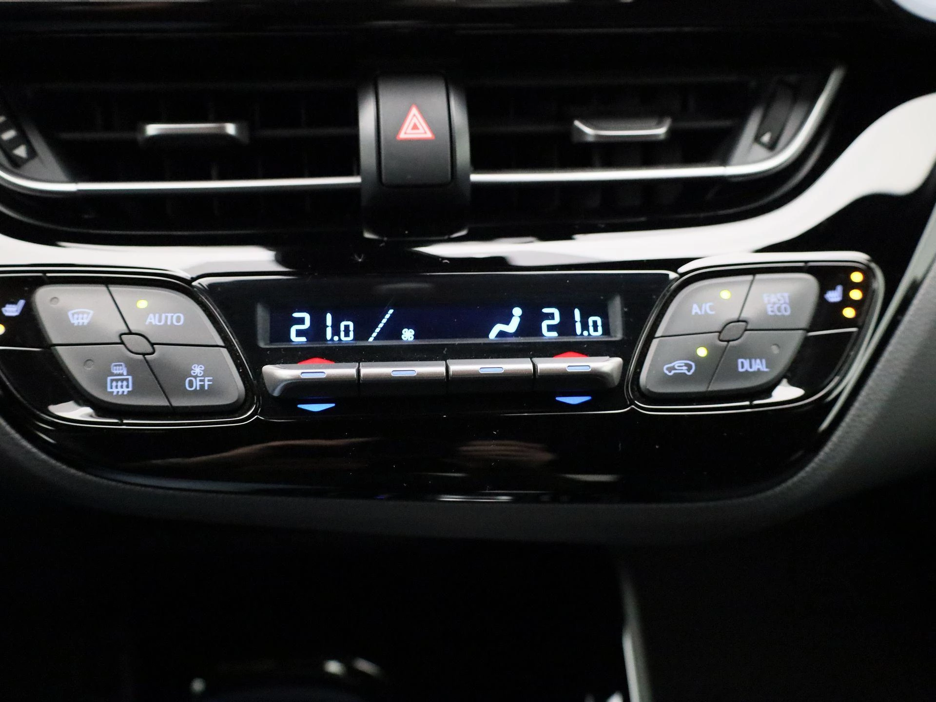 Toyota-C-HR-image-23