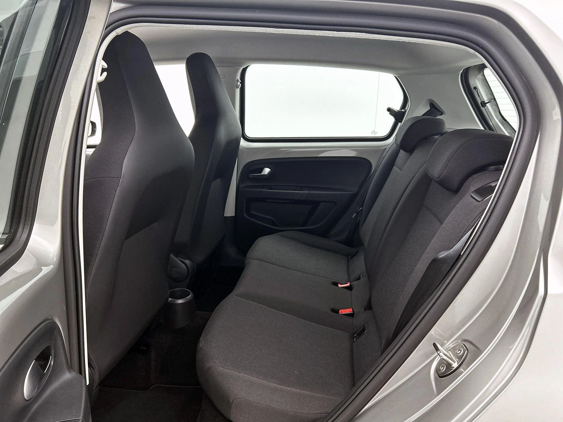 Volkswagen-up!-image-25