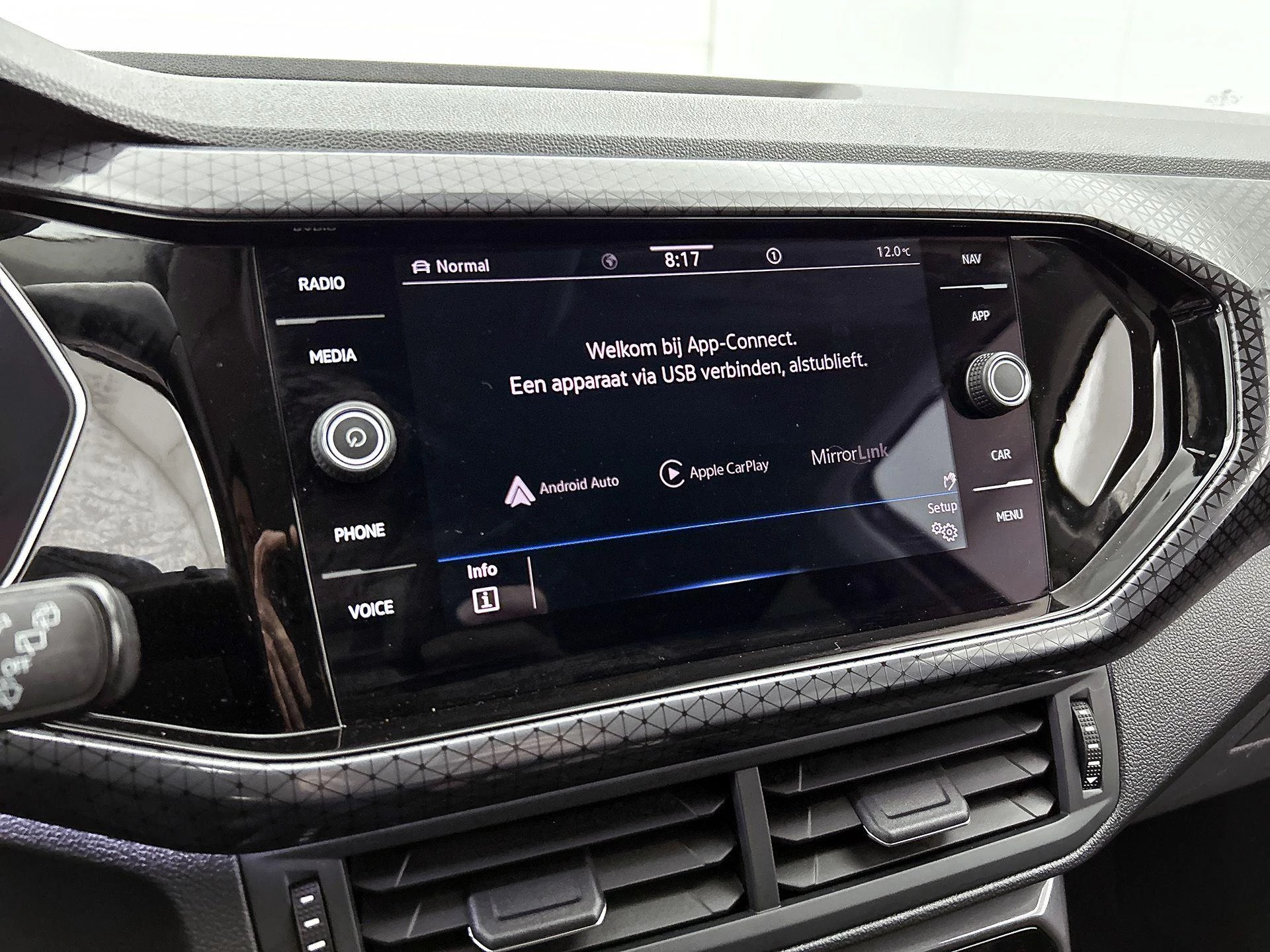Volkswagen-T-Cross-image-17
