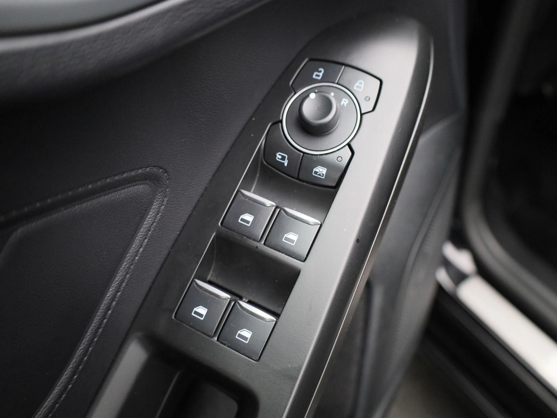 Ford Focus Wagon 1.0 EcoBoost Hybrid ST Line Style