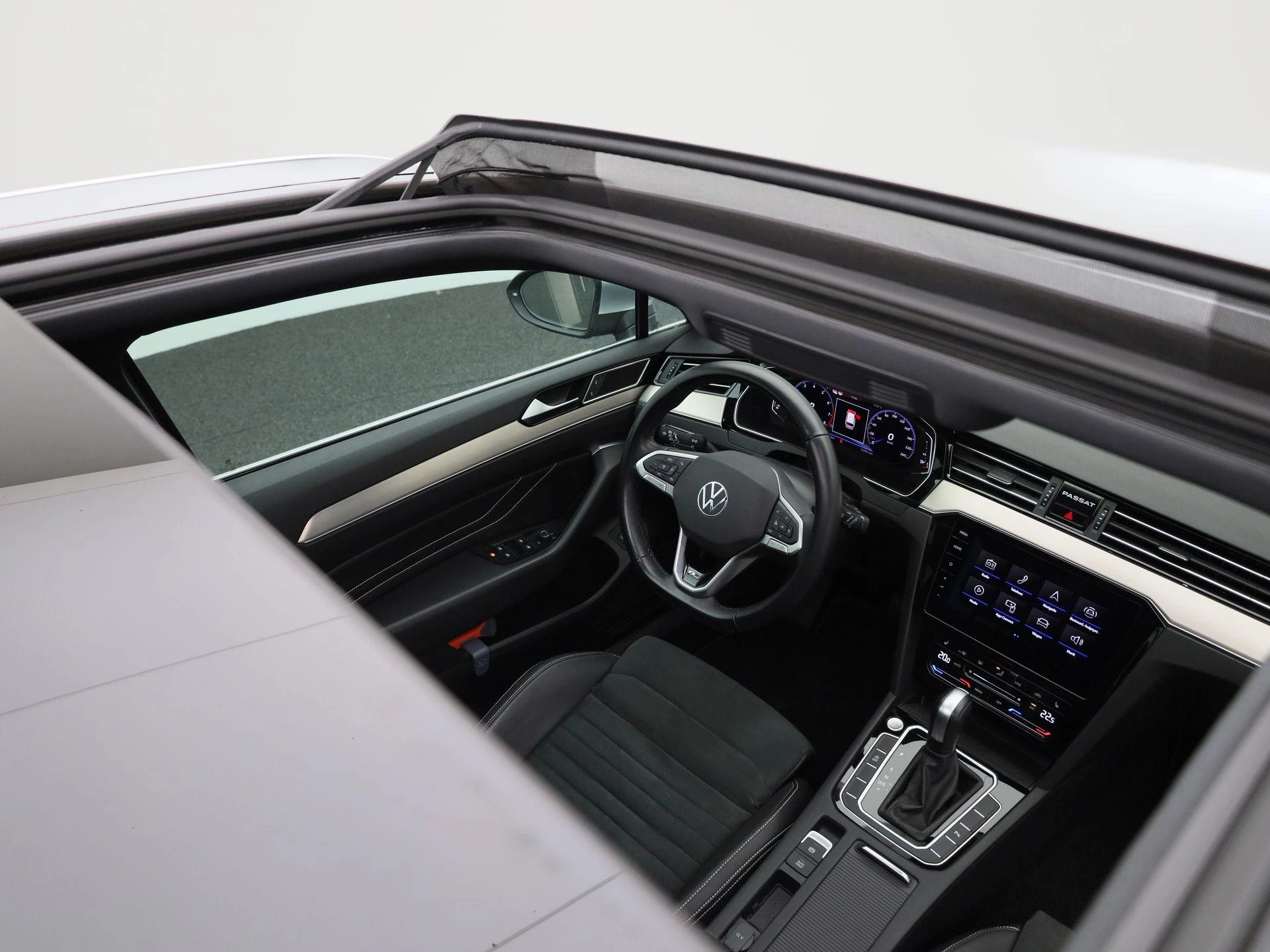 Volkswagen-Passat-image-35