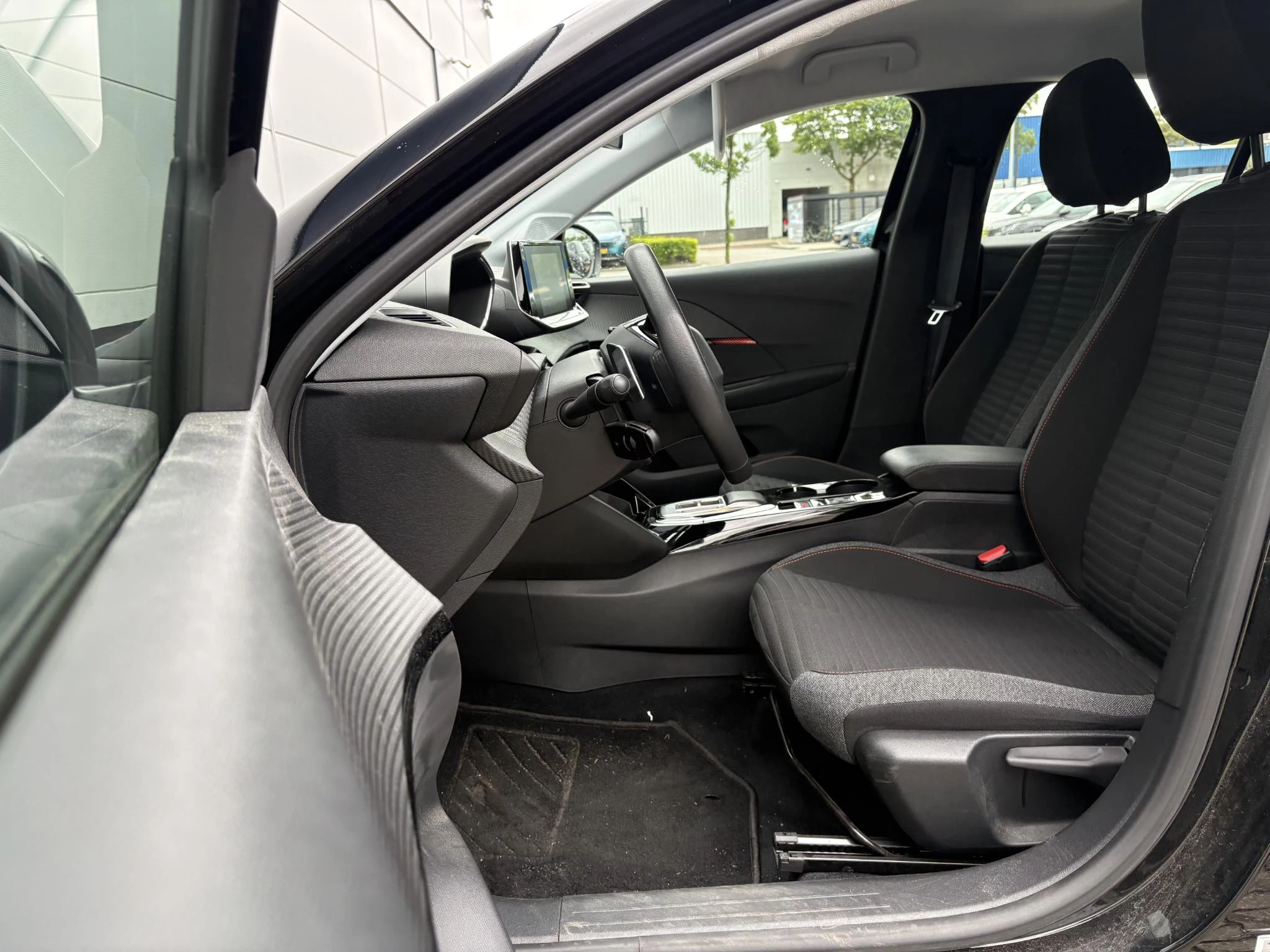 Peugeot-208-image-10