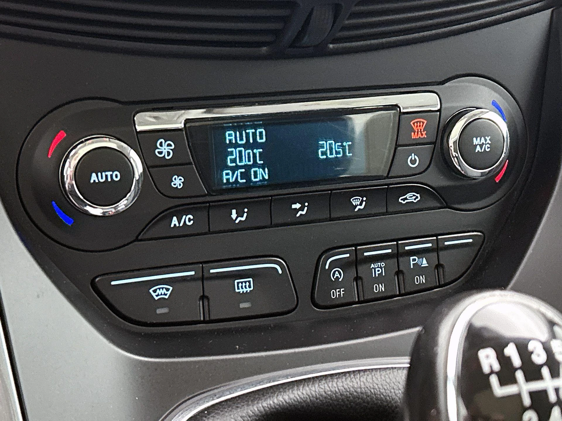 Ford-C-MAX-image-27