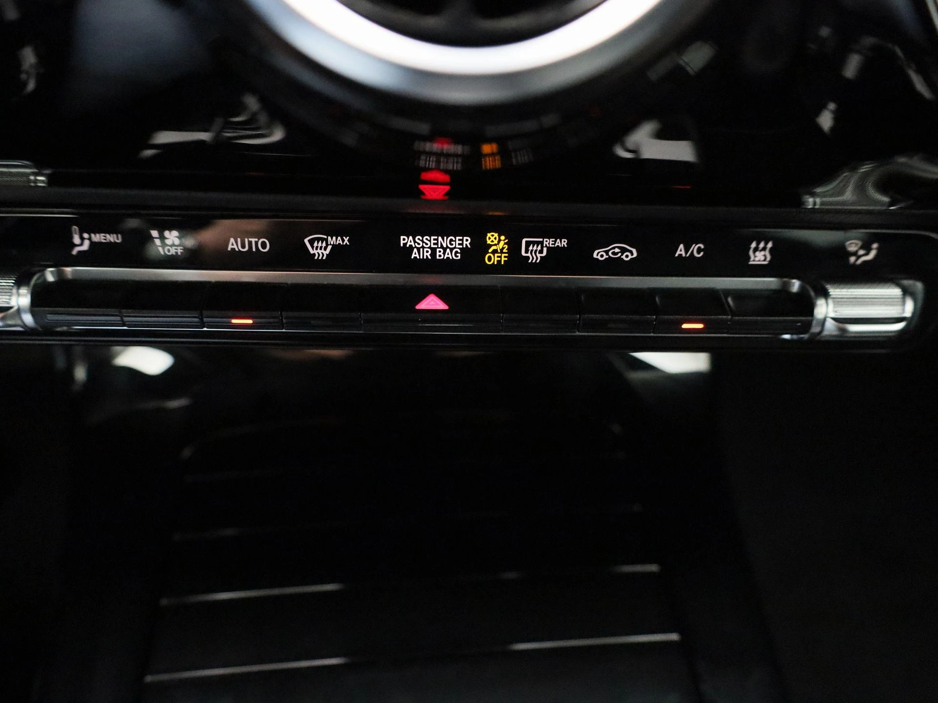 Mercedes-Benz-CLA-image-21