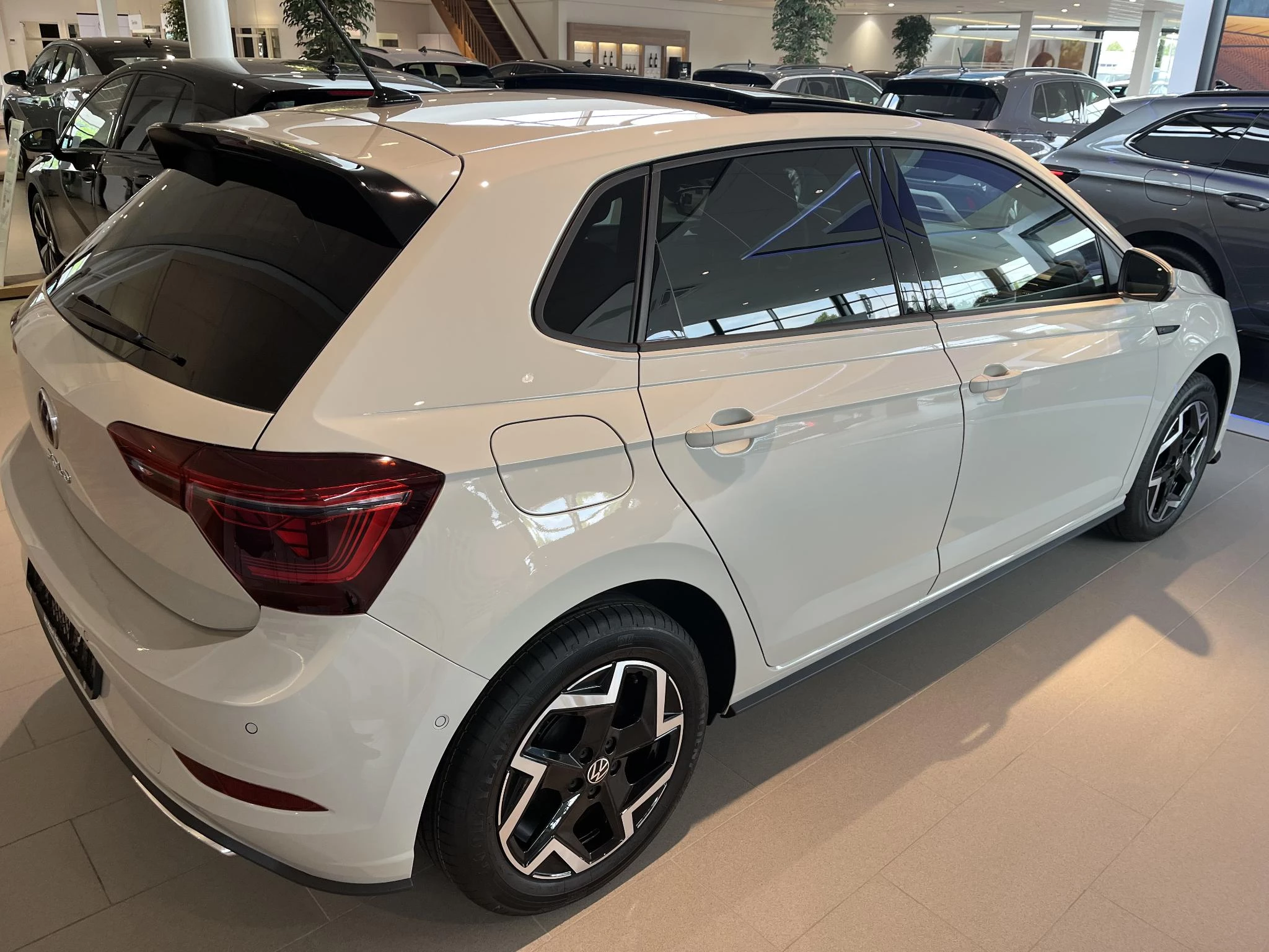 Volkswagen-Polo-image-3