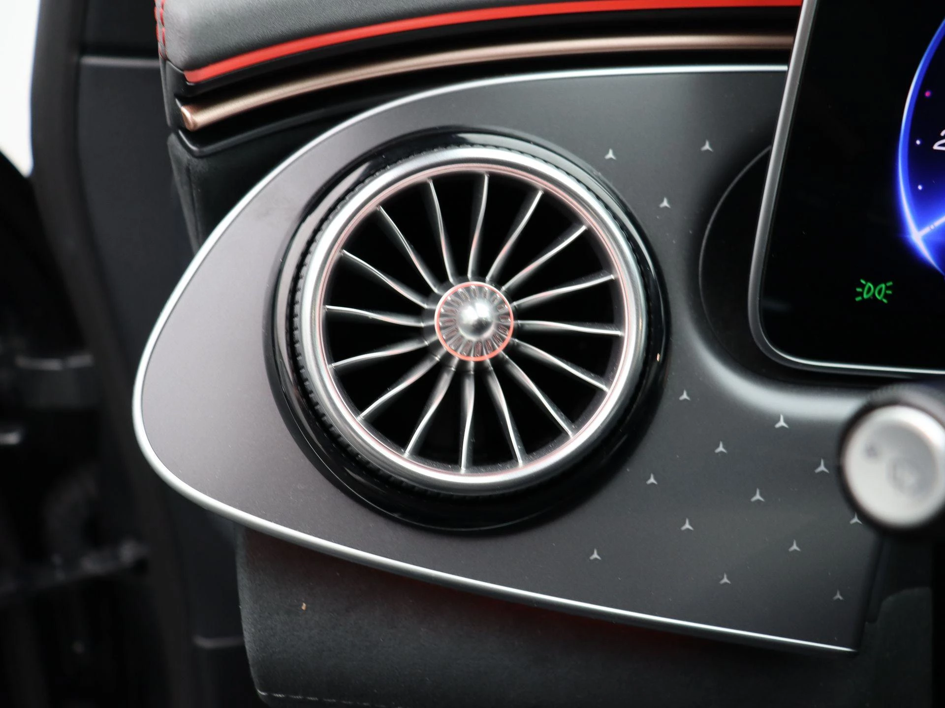 Mercedes-Benz EQE 300 AMG Line + AIRMATIC + PANORAMISCH DAK +