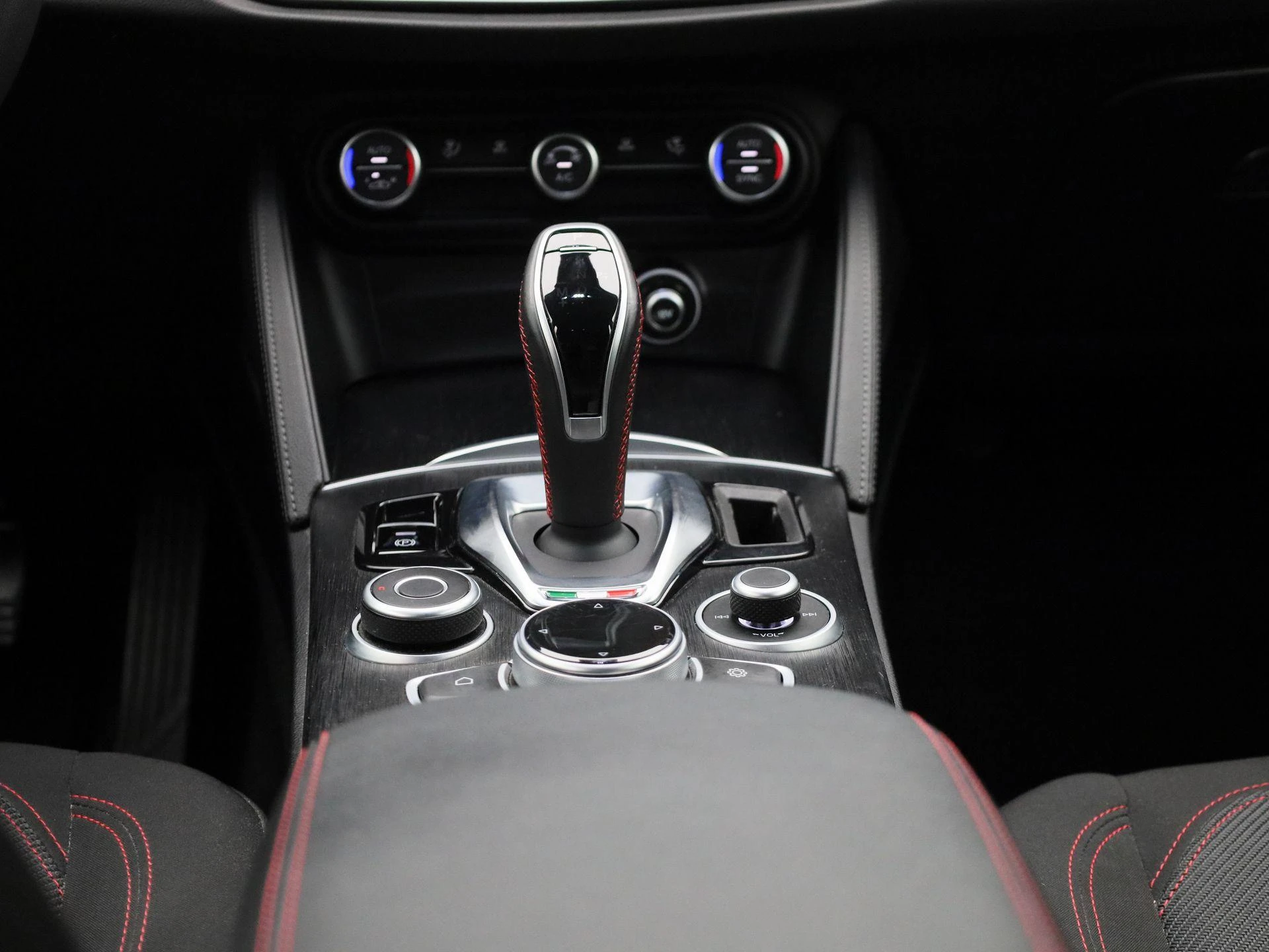 Alfa Romeo-Stelvio-image-9