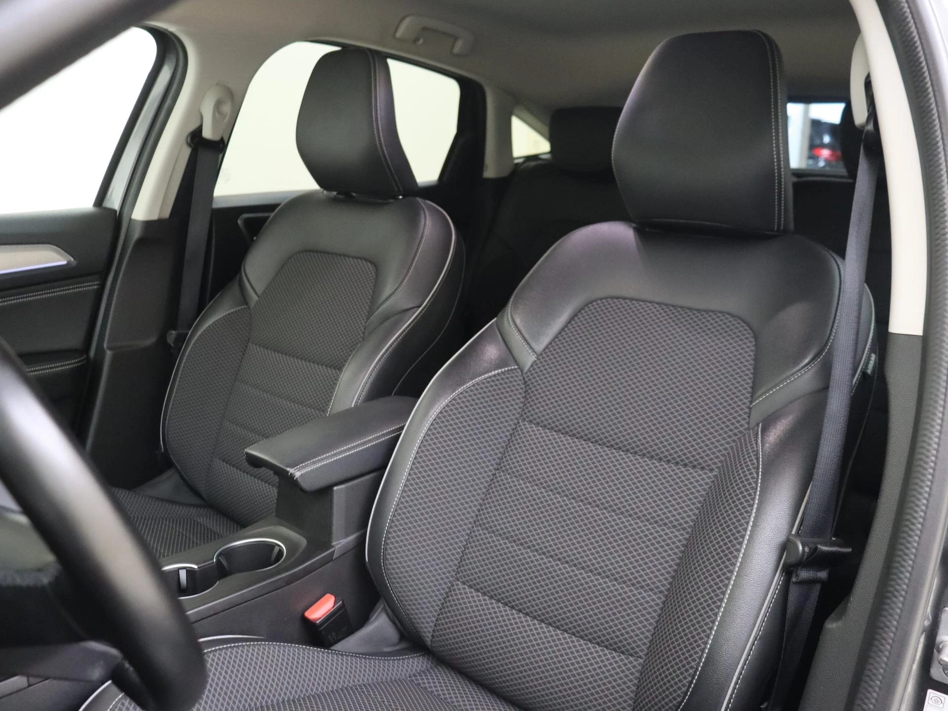 Renault-Arkana-image-10