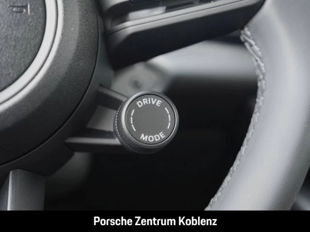 Porsche Macan 4 -