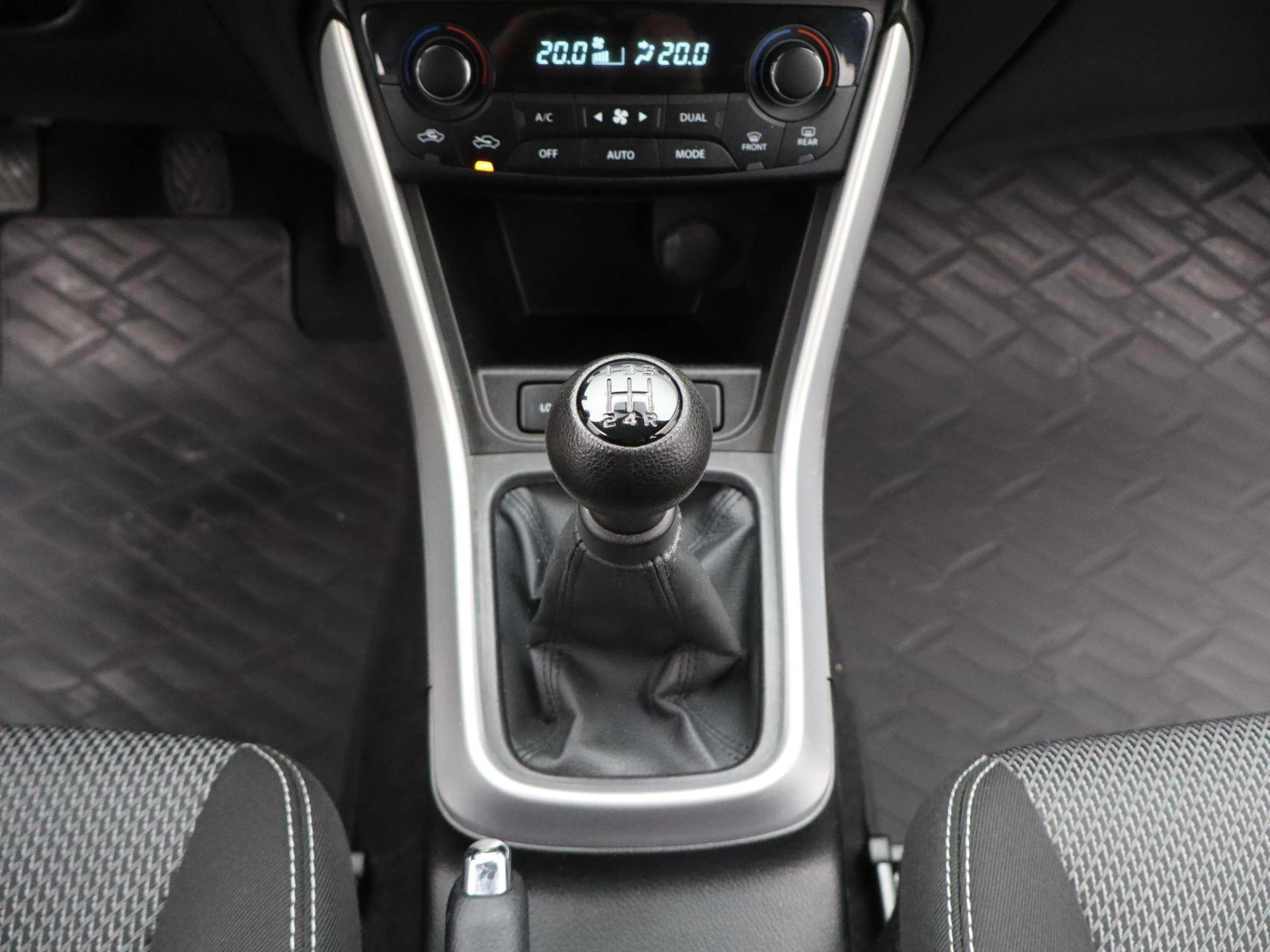 Suzuki-S-Cross-image-18