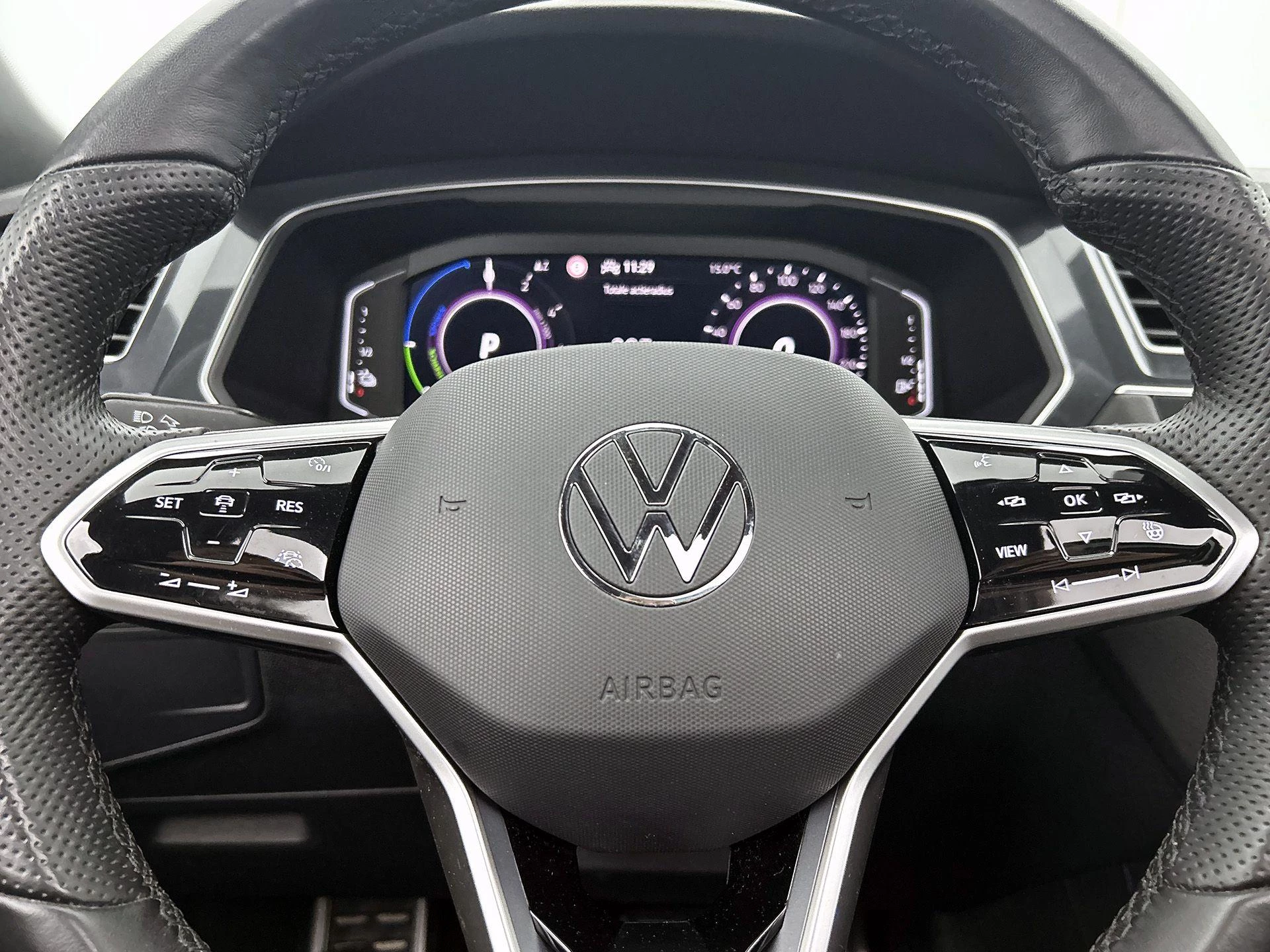 Volkswagen-Tiguan-image-39