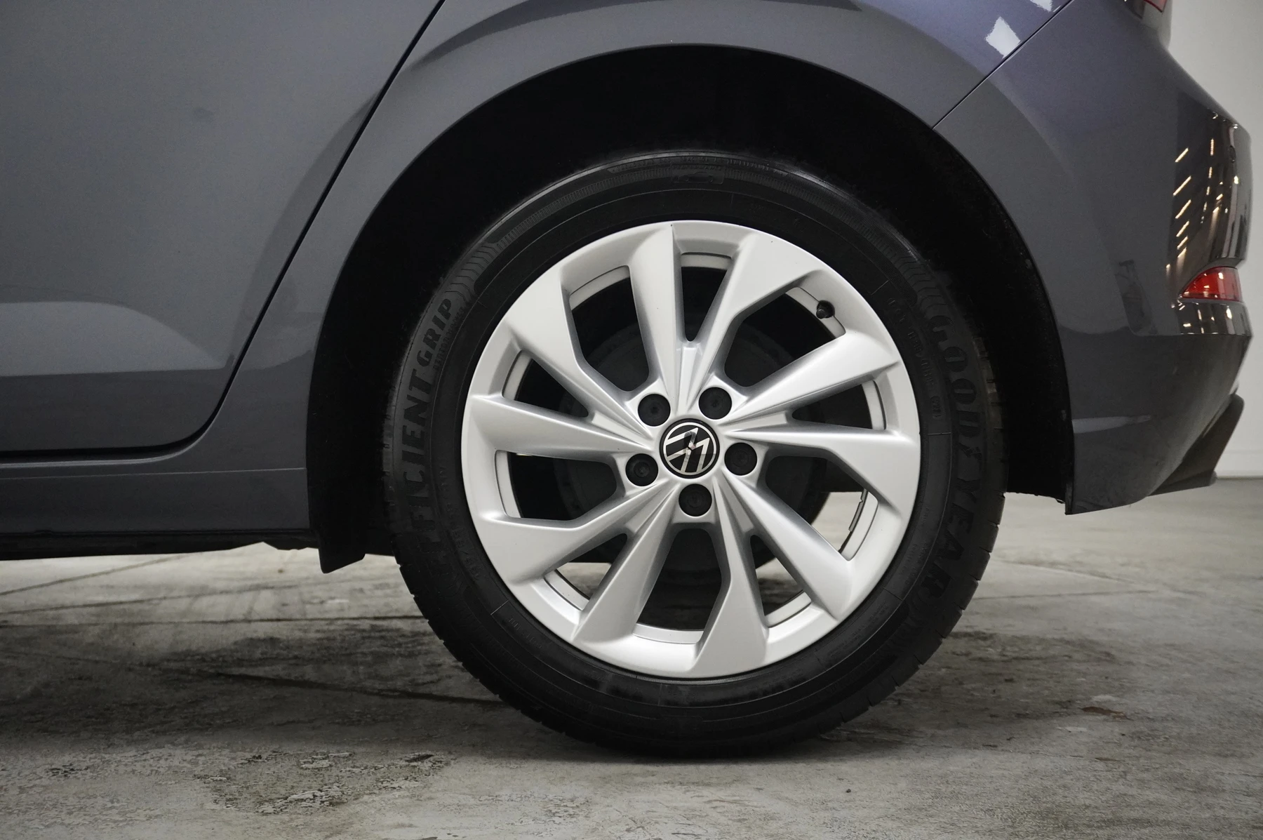 Volkswagen-Polo-image-18