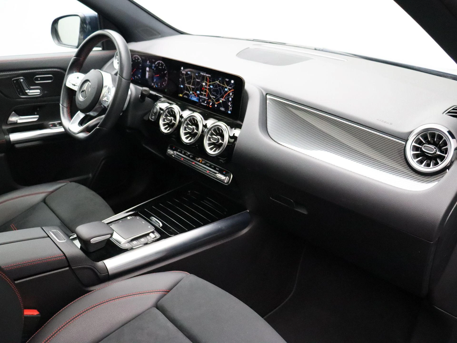 Mercedes-Benz-GLA-image-26