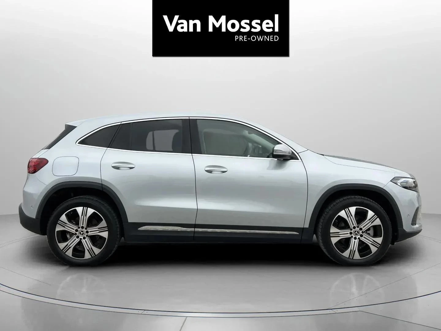 Mercedes-Benz-EQA-image-3