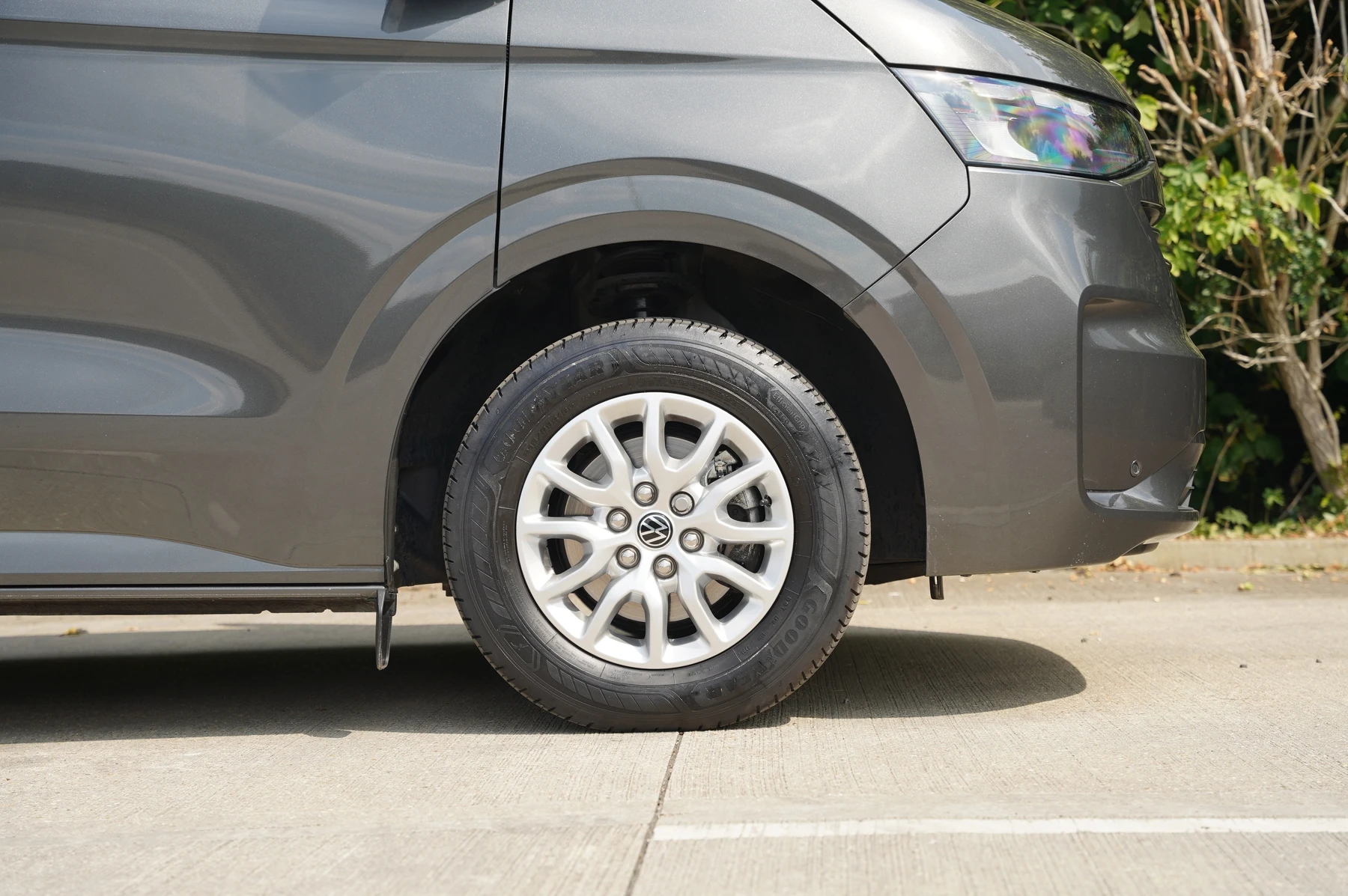 Volkswagen-Transporter-image-31