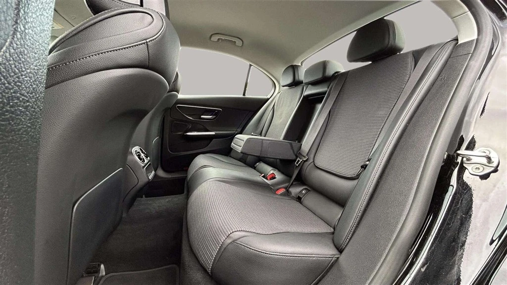 Mercedes-Benz-C-Klasse-image-22