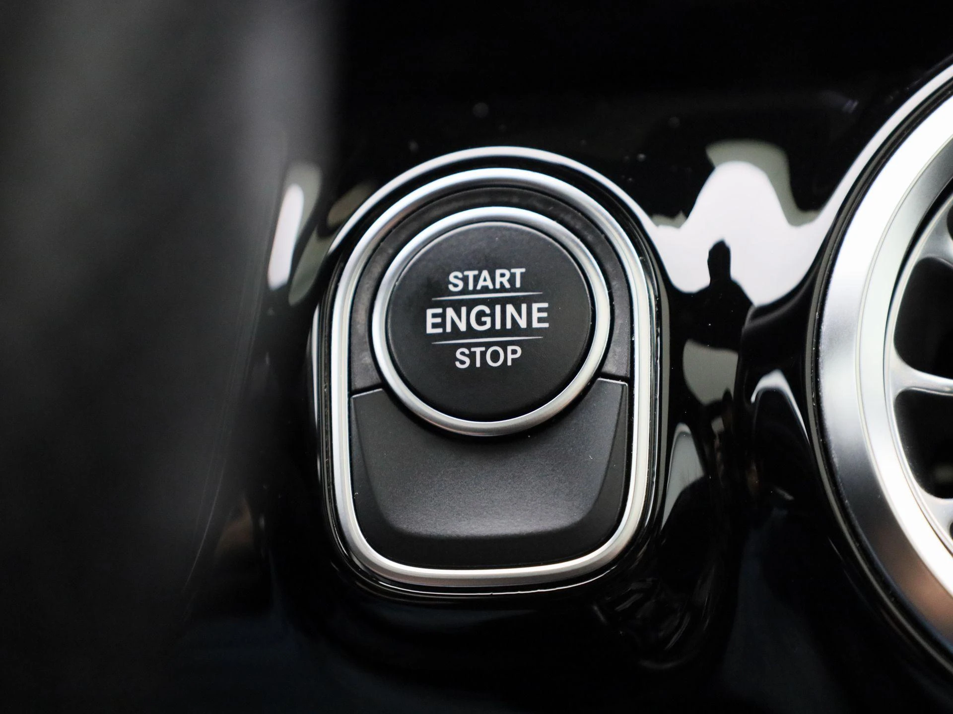 Mercedes-Benz-GLA-image-26