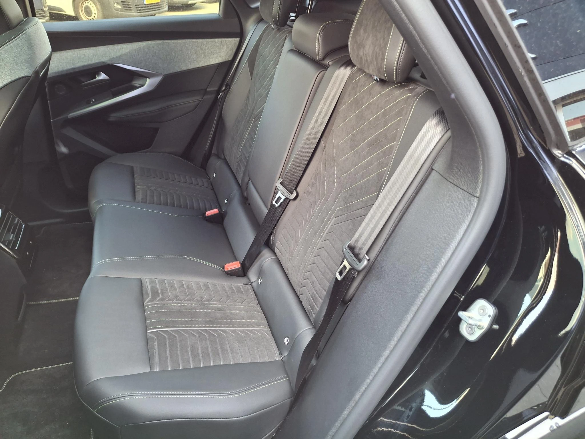 Peugeot-e-3008-image-10