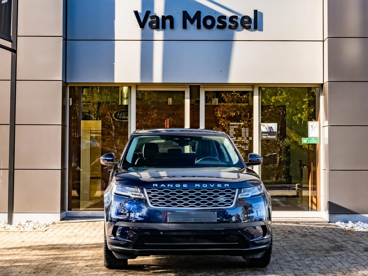 Land Rover-Range Rover Velar-image-1