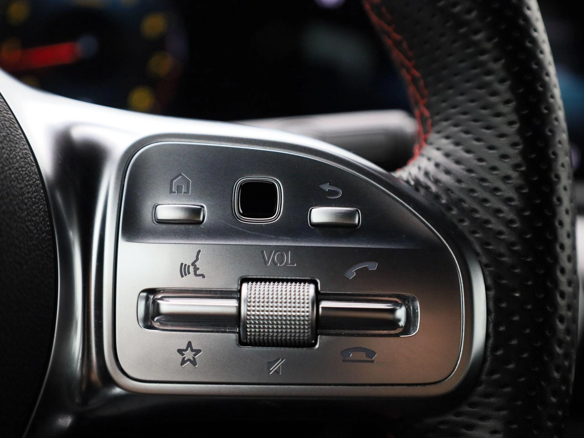 Mercedes-Benz-CLA-image-24