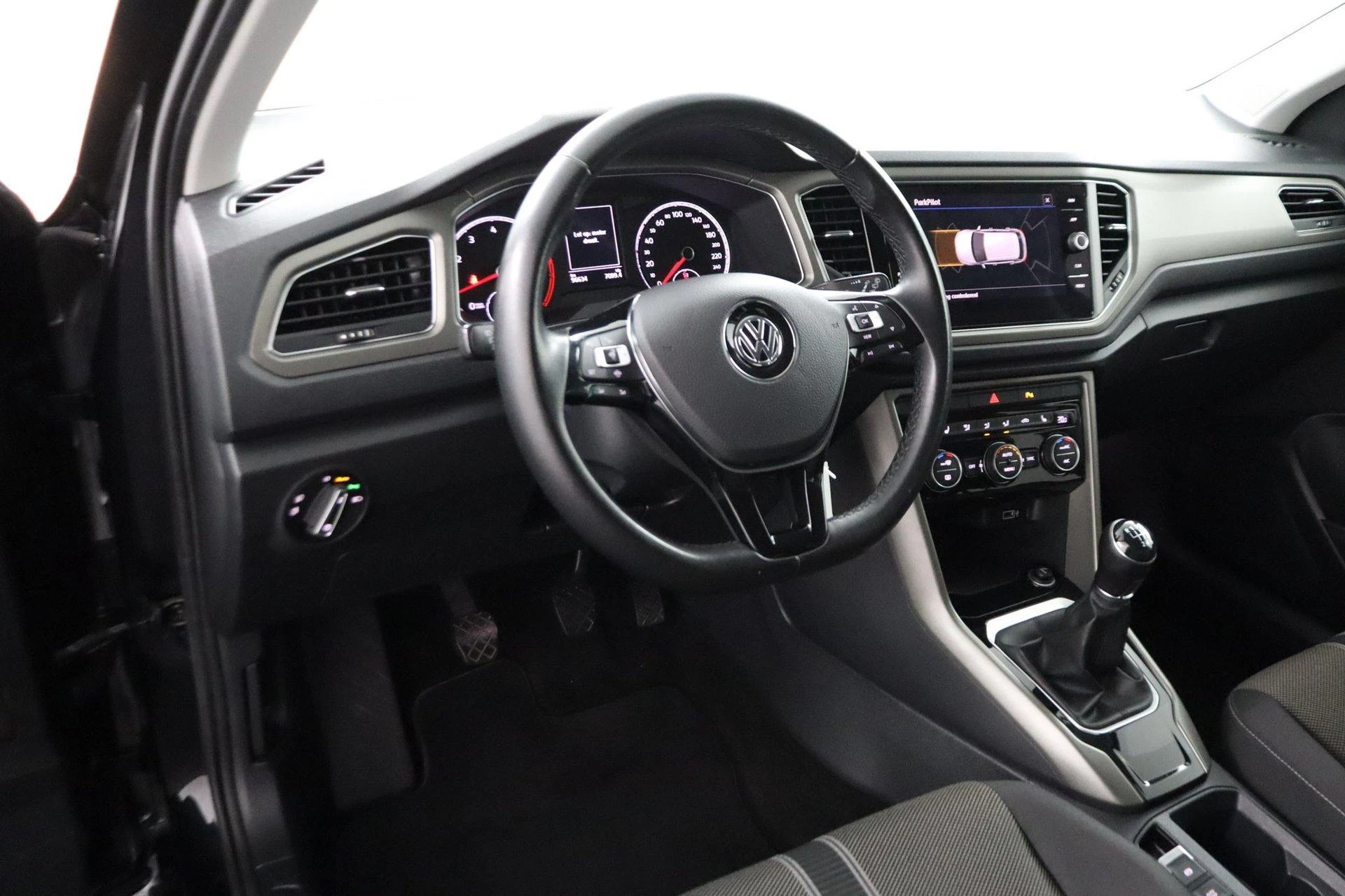 Volkswagen-T-Roc-image-60