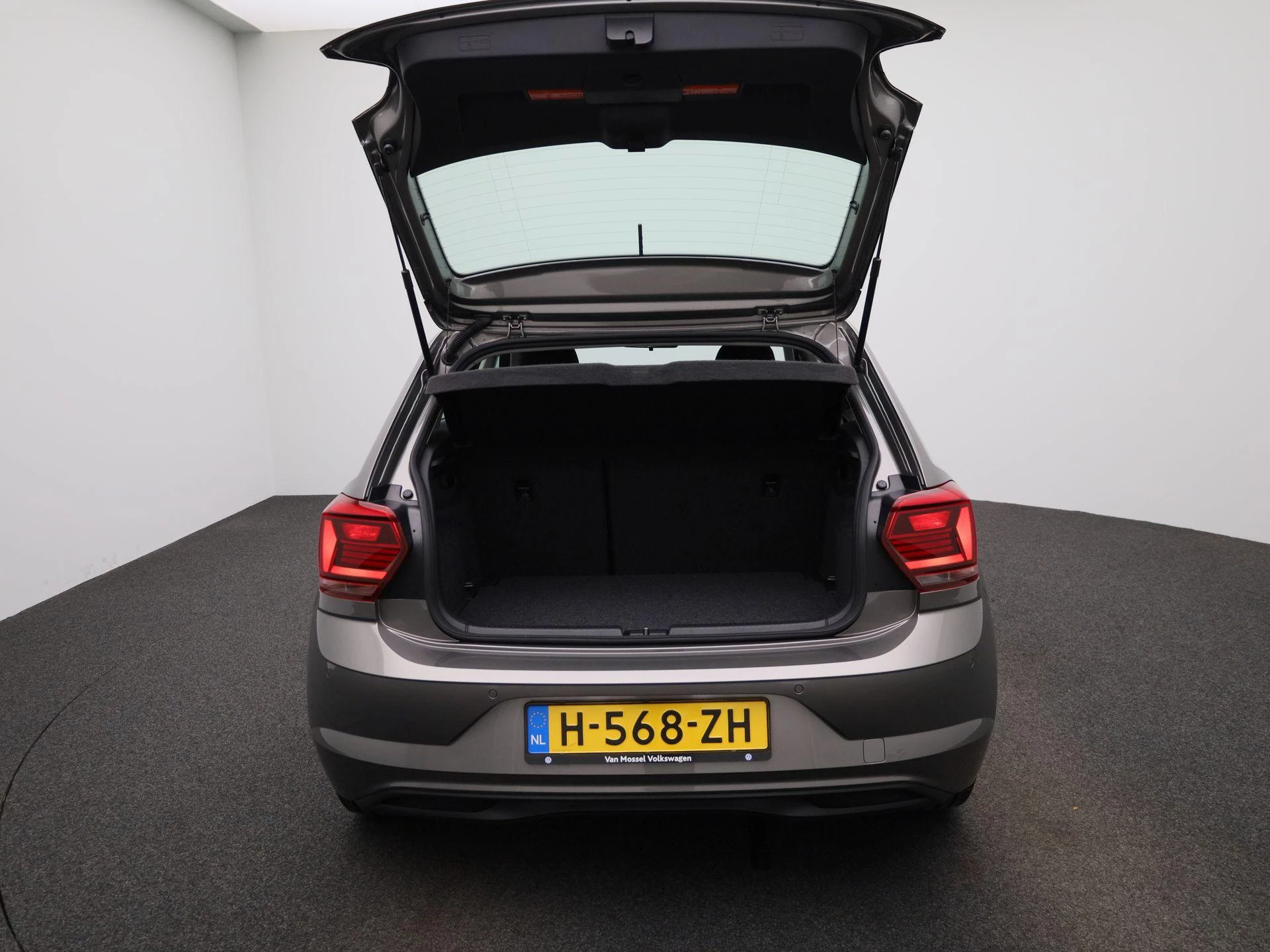 Volkswagen-Polo-image-10