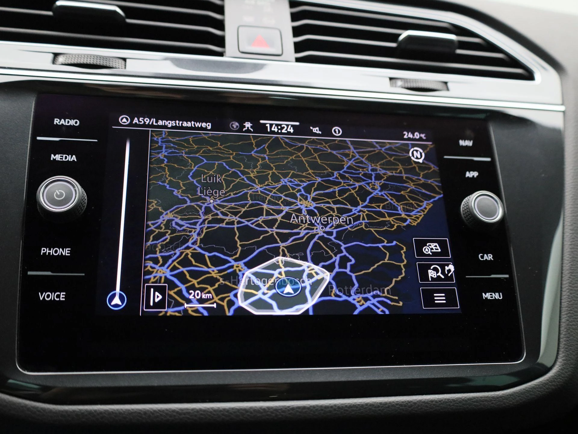 Volkswagen-Tiguan-image-24