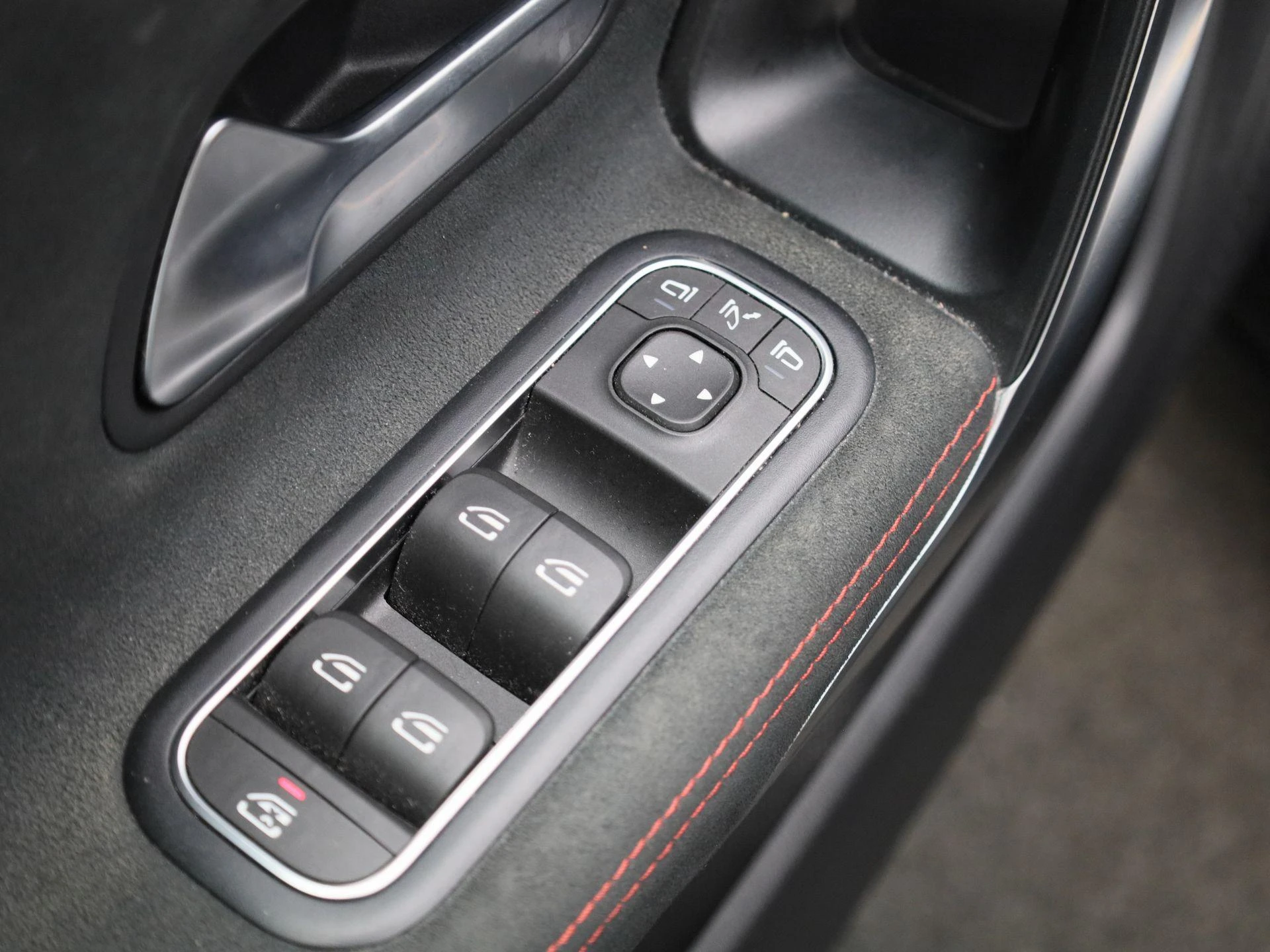 Mercedes-Benz-CLA-image-33
