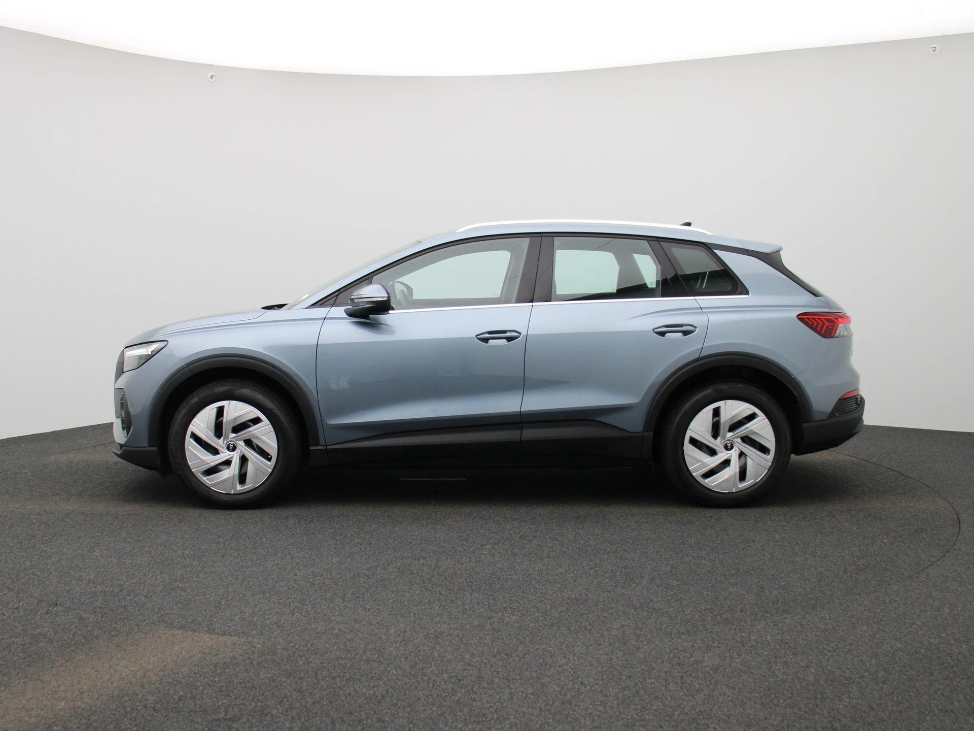 Audi-Q4 e-tron-image-3