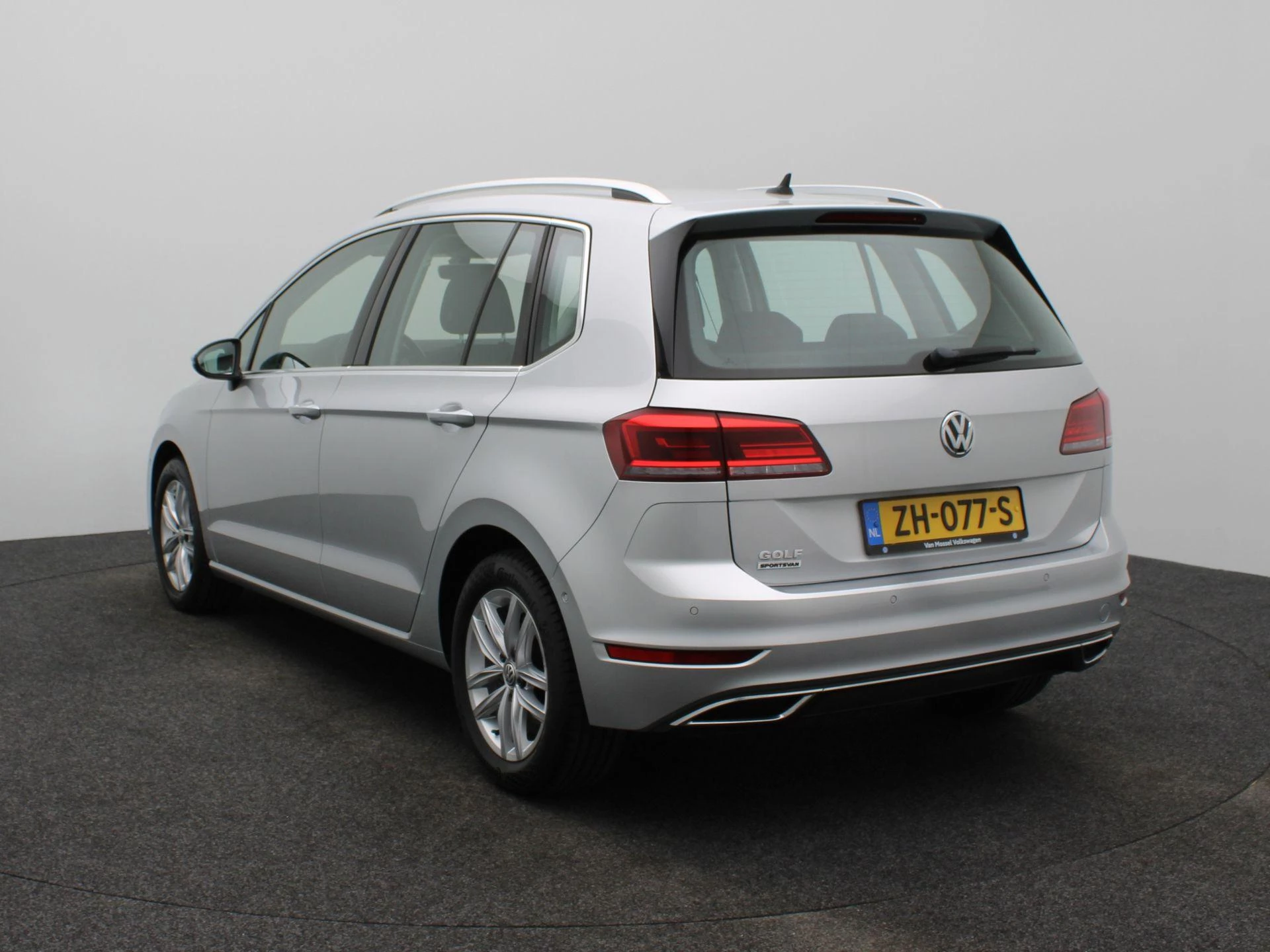 Volkswagen-Golf Sportsvan-image-1