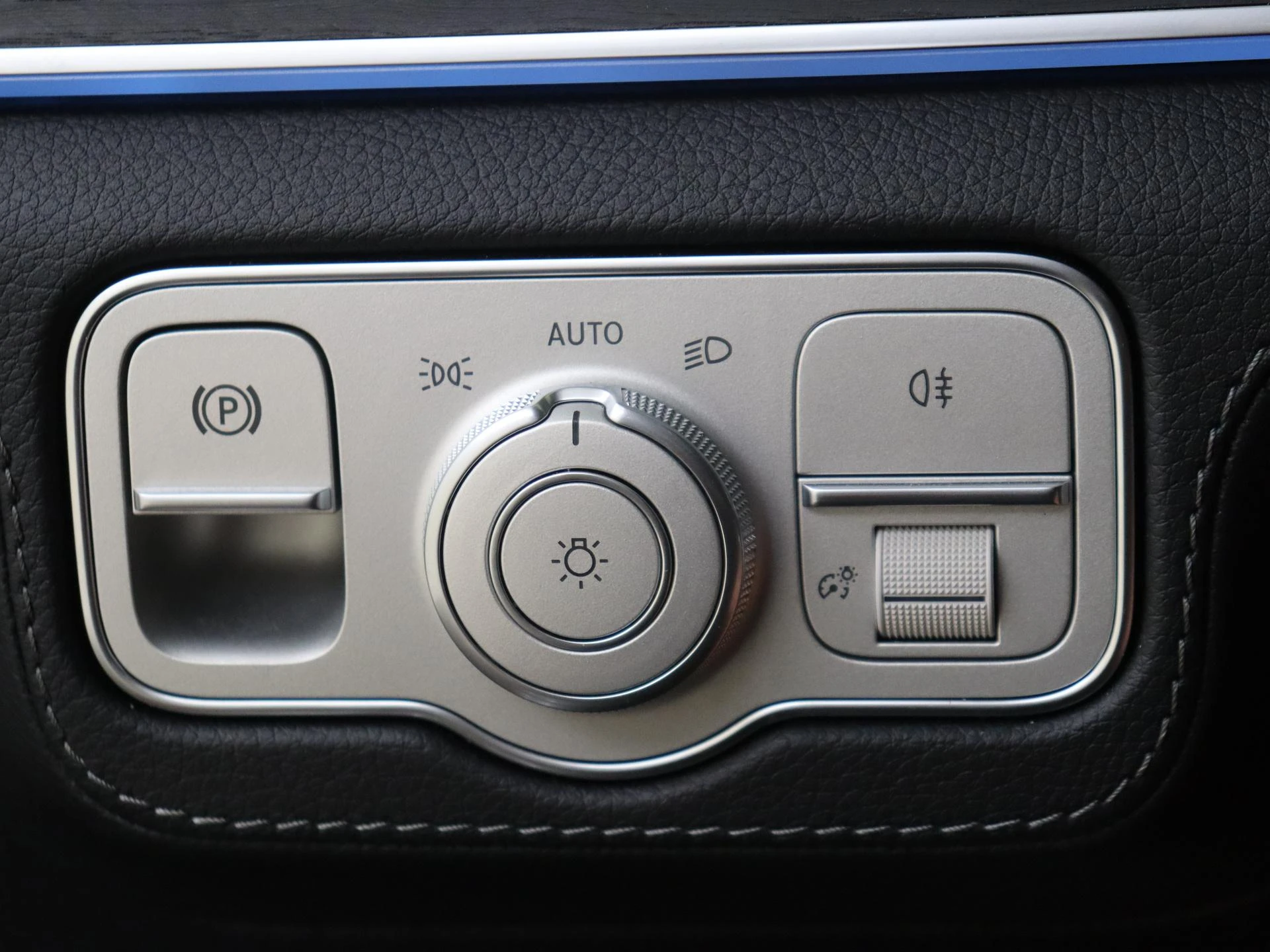 Mercedes-Benz-GLE-image-24