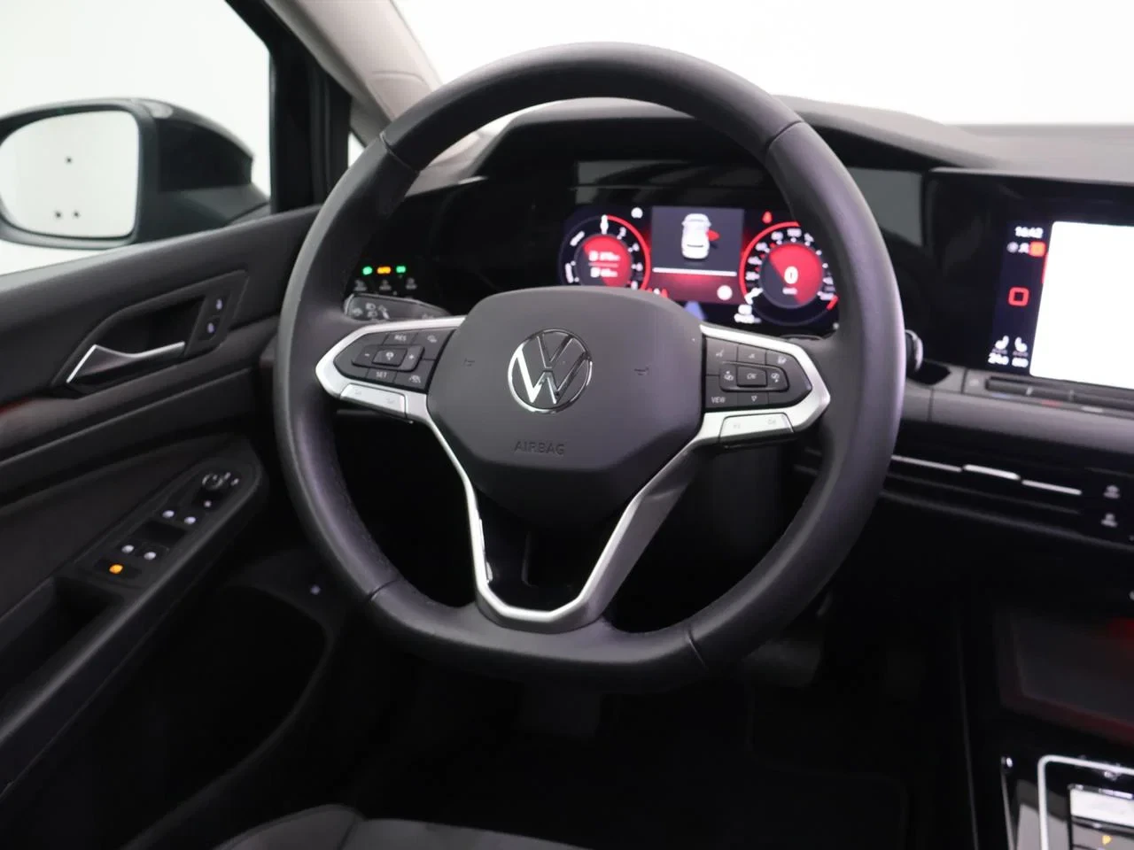 Volkswagen-Golf-image-13