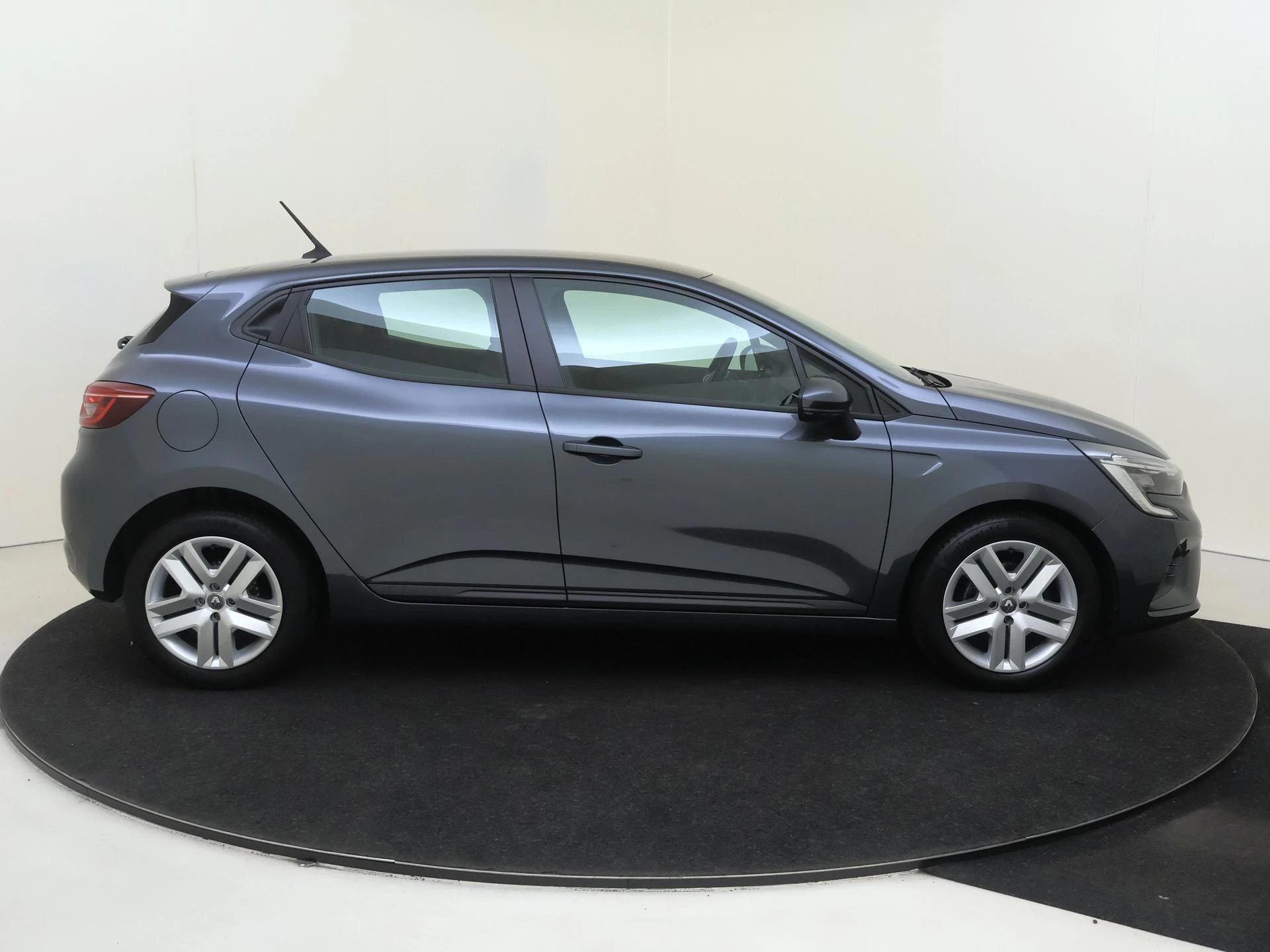 Renault-Clio-image-8
