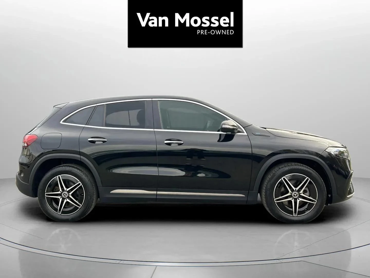 Mercedes-Benz-EQA-image-3