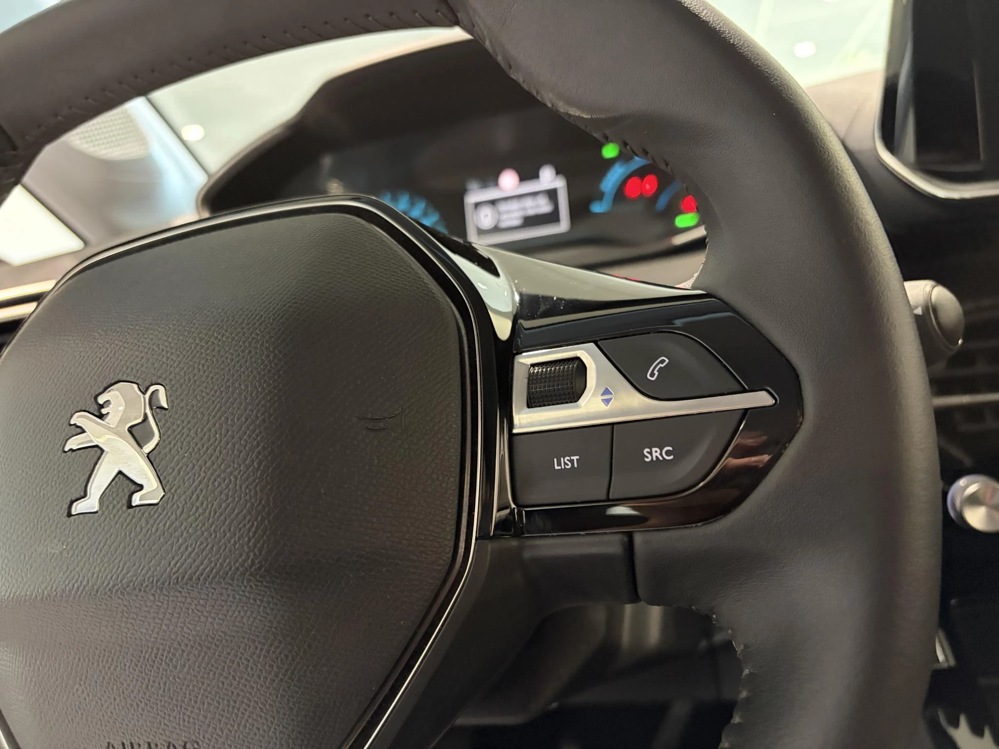 Peugeot-e-208-image-11