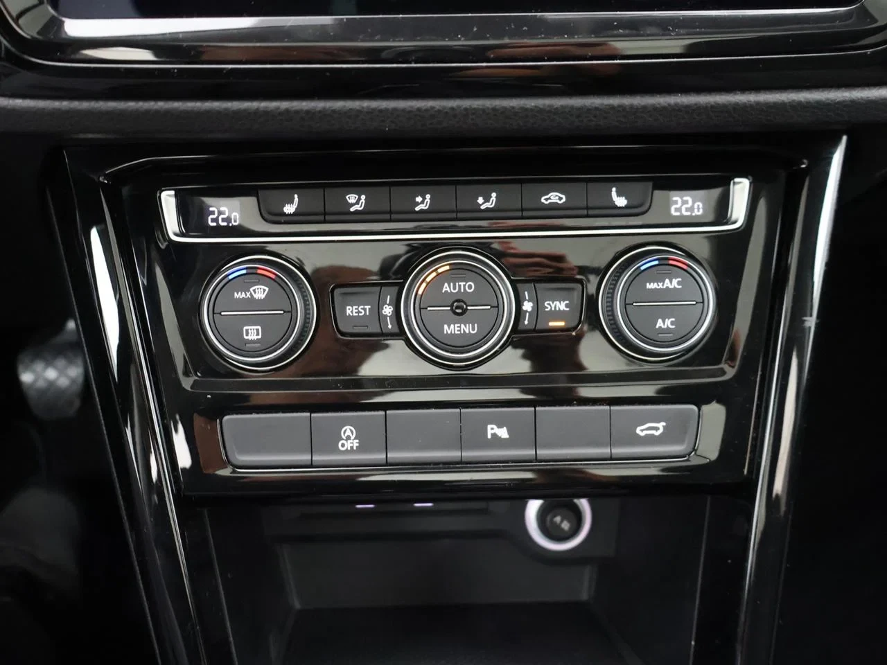 Volkswagen-Touran-image-13